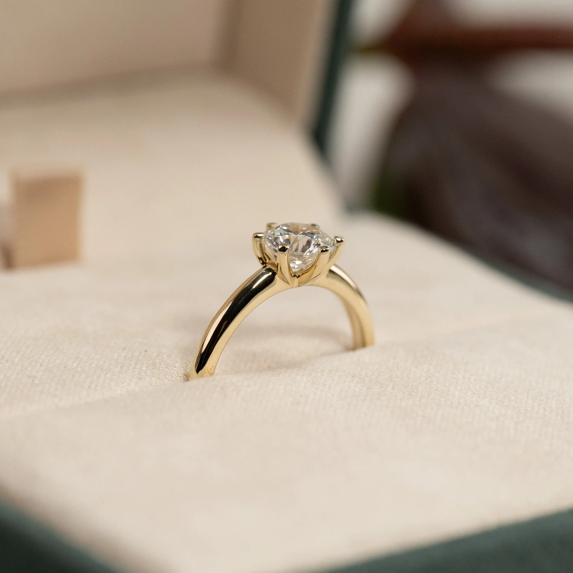 CLASSIC SOLITAIRE 6-PRONG LAB-DIAMOND RING - 1.0ct - YG - Image 3