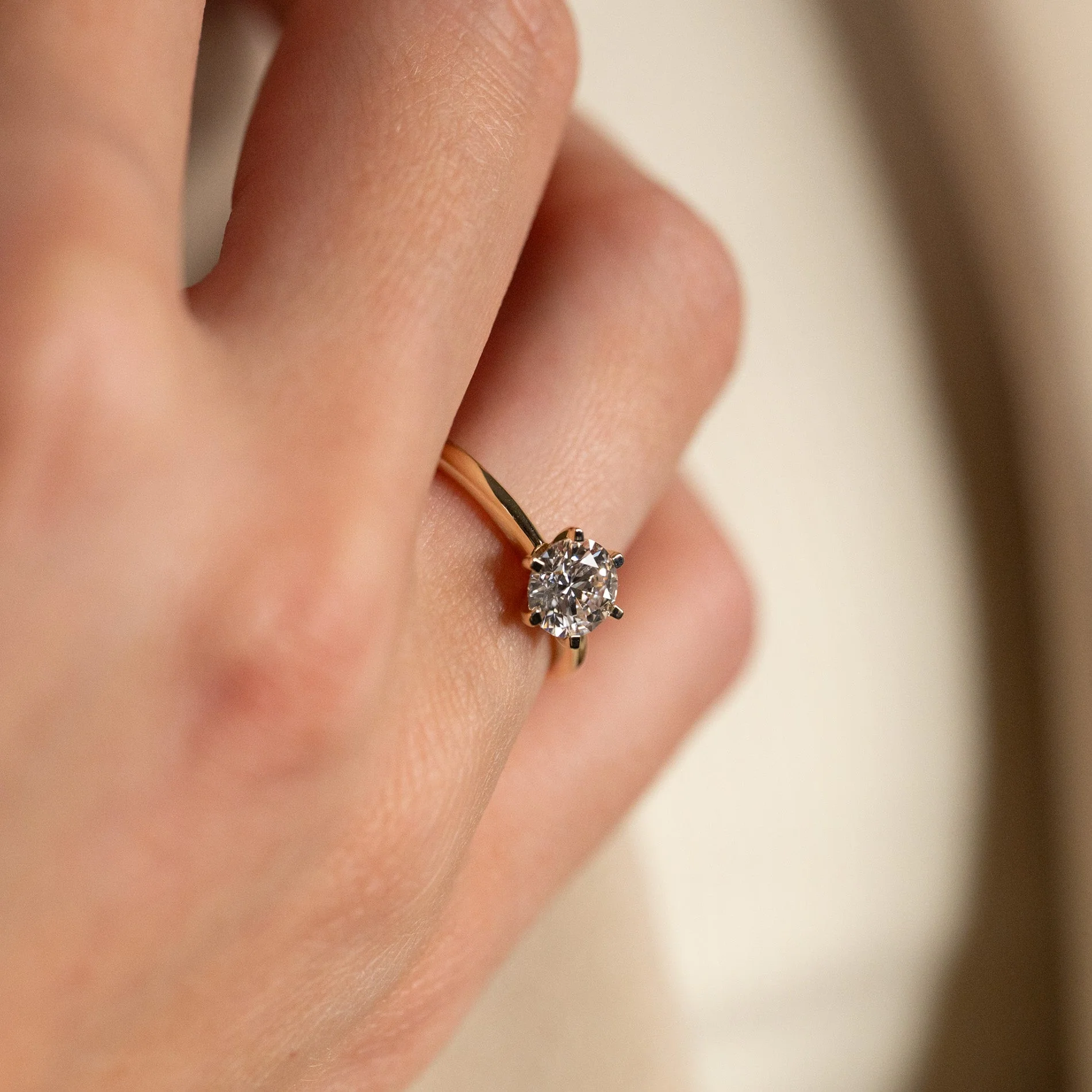 CLASSIC SOLITAIRE 6-PRONG LAB-DIAMOND RING - 1.0ct - YG - Image 4