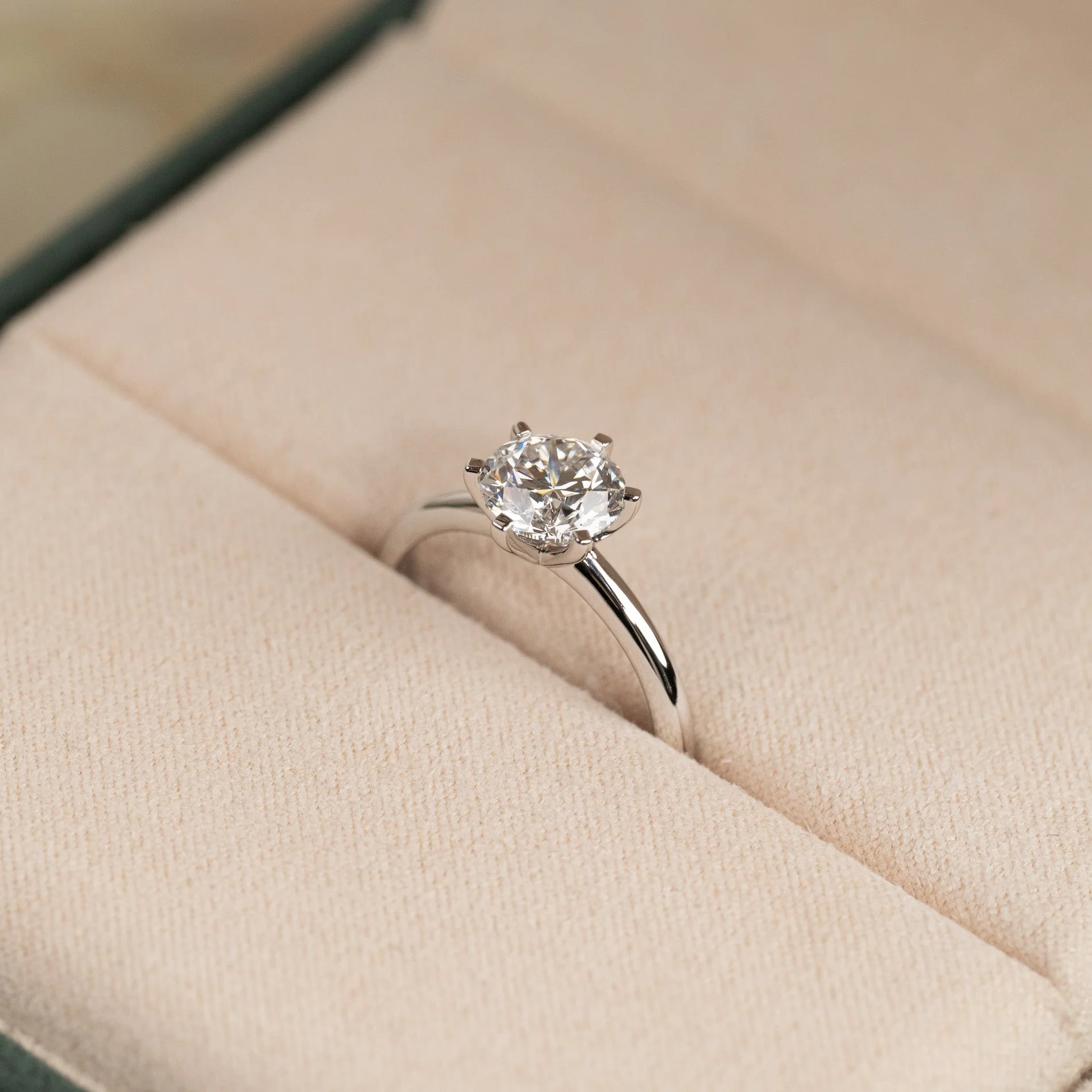 CLASSIC SOLITAIRE 6-PRONG LAB-DIAMOND RING - 1.5ct - WG - Image 4