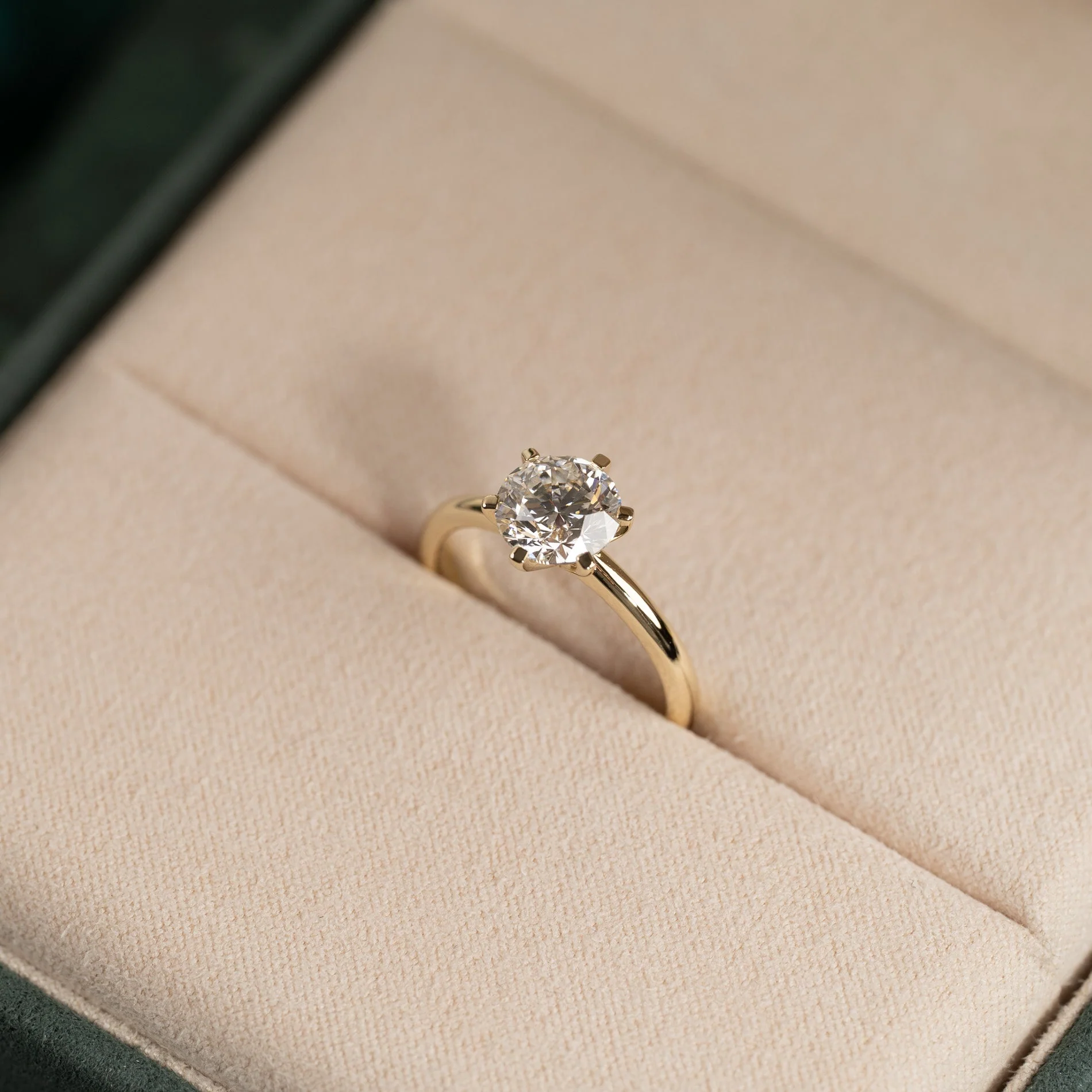 CLASSIC SOLITAIRE 6-PRONG LAB-DIAMOND RING - 1.5ct - YG - Image 7
