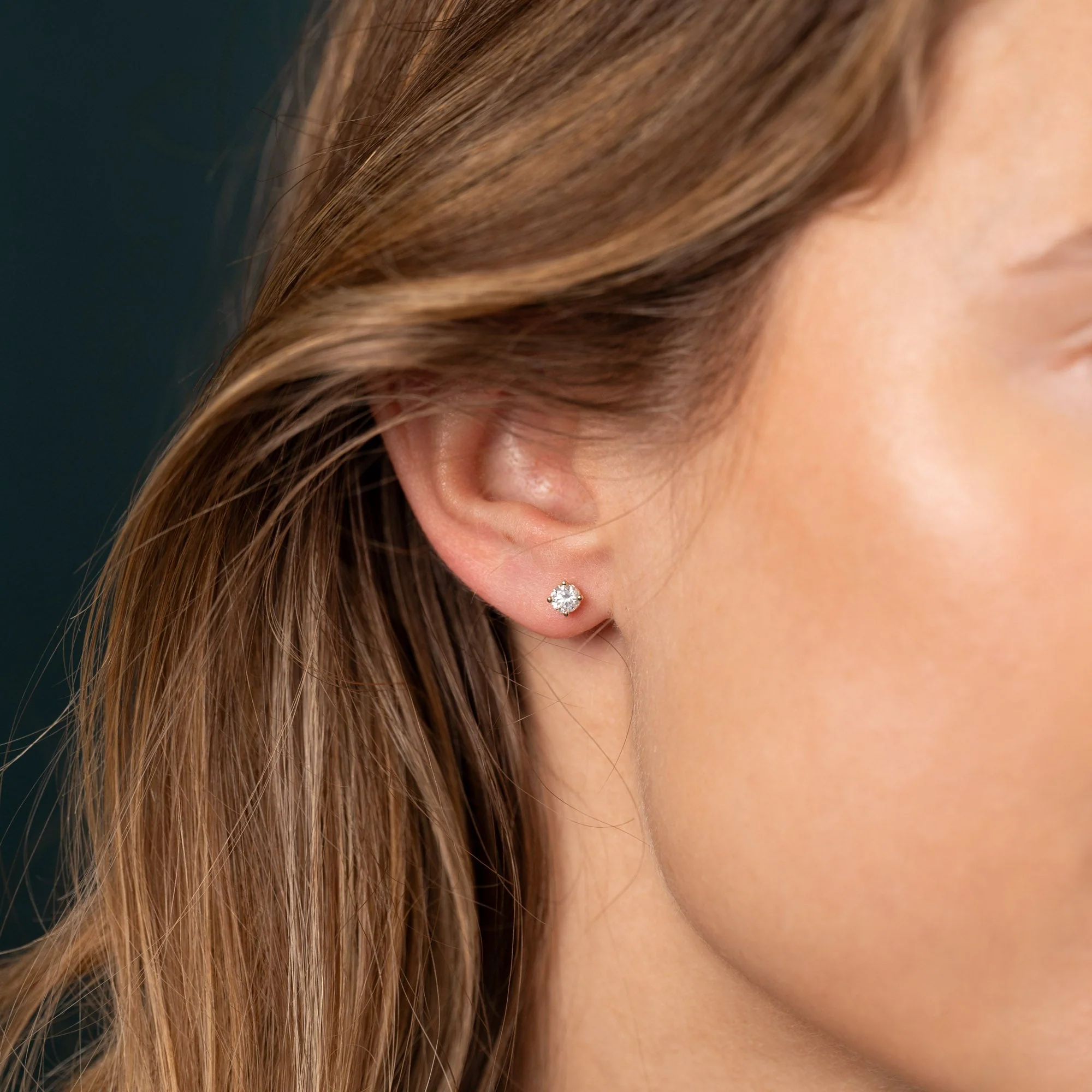 CLASSIC SOLITAIRE LAB-DIAMOND STUD EARRING - 0.5ct - YG - Image 7