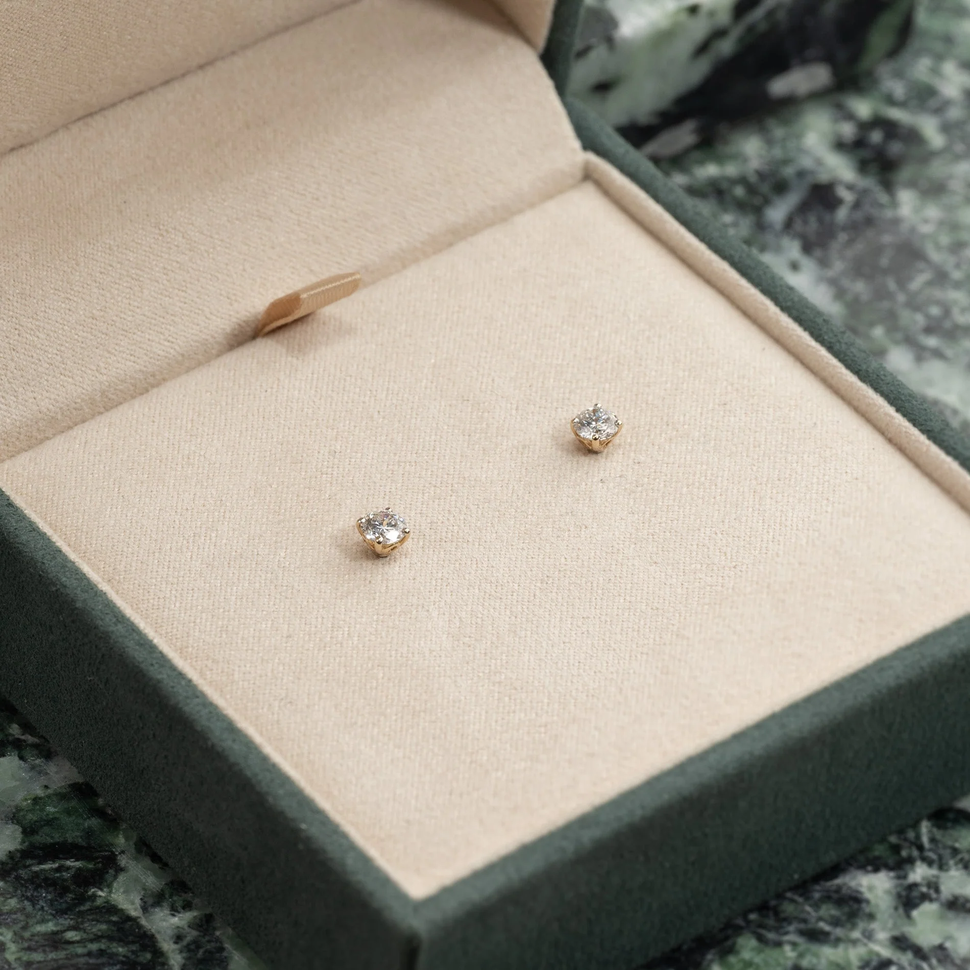 CLASSIC SOLITAIRE LAB-DIAMOND STUD EARRING - 0.5ct - YG - Image 8