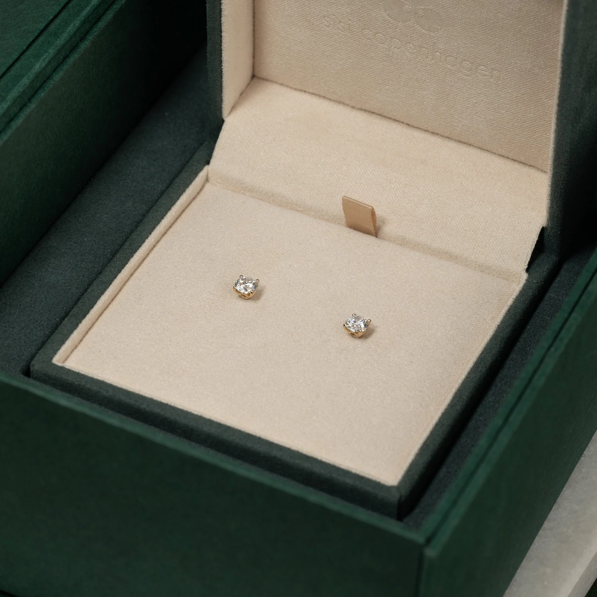 CLASSIC SOLITAIRE LAB-DIAMOND STUD EARRING - 0.8ct - YG - Image 11