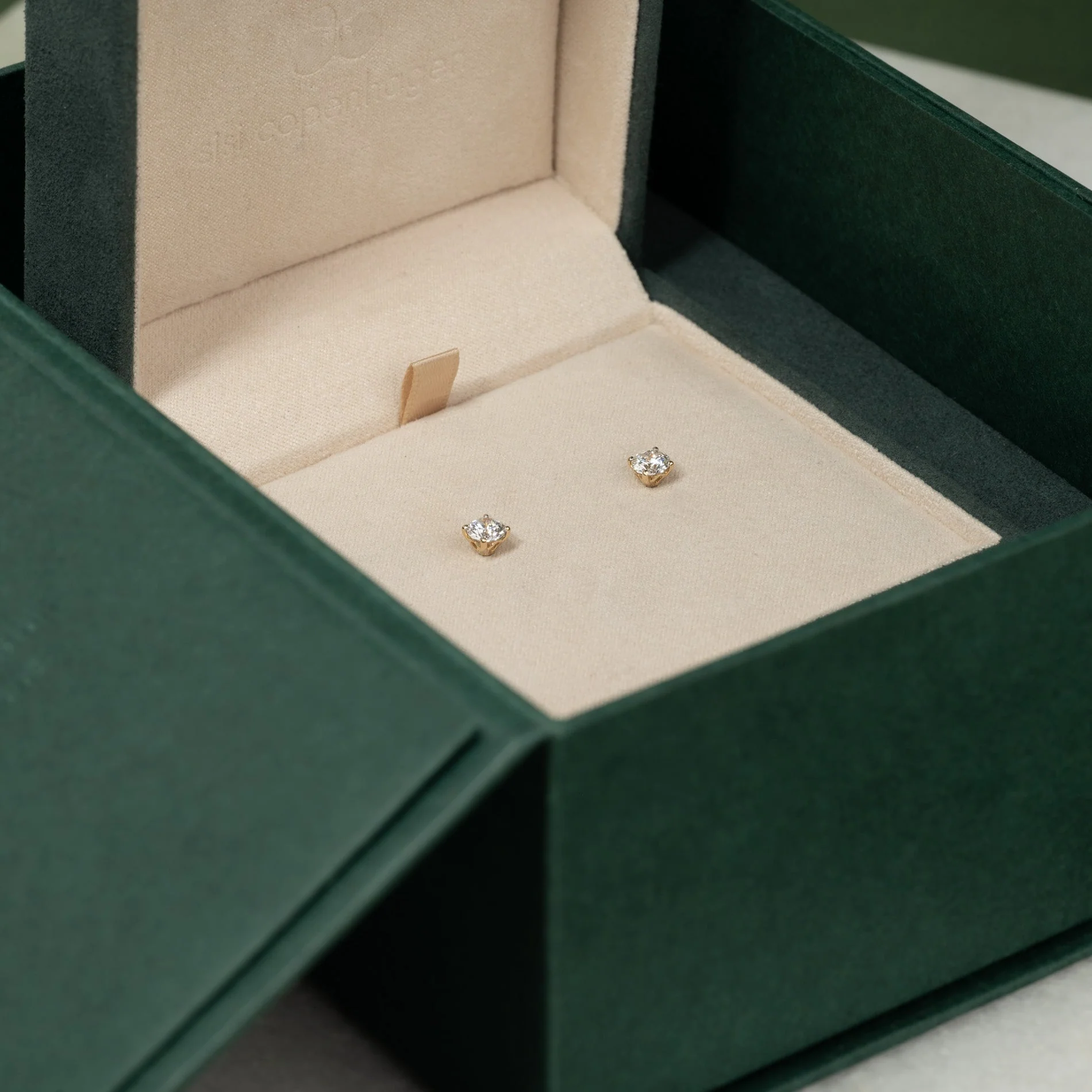 CLASSIC SOLITAIRE LAB-DIAMOND STUD EARRING - 0.8ct - YG - Image 14