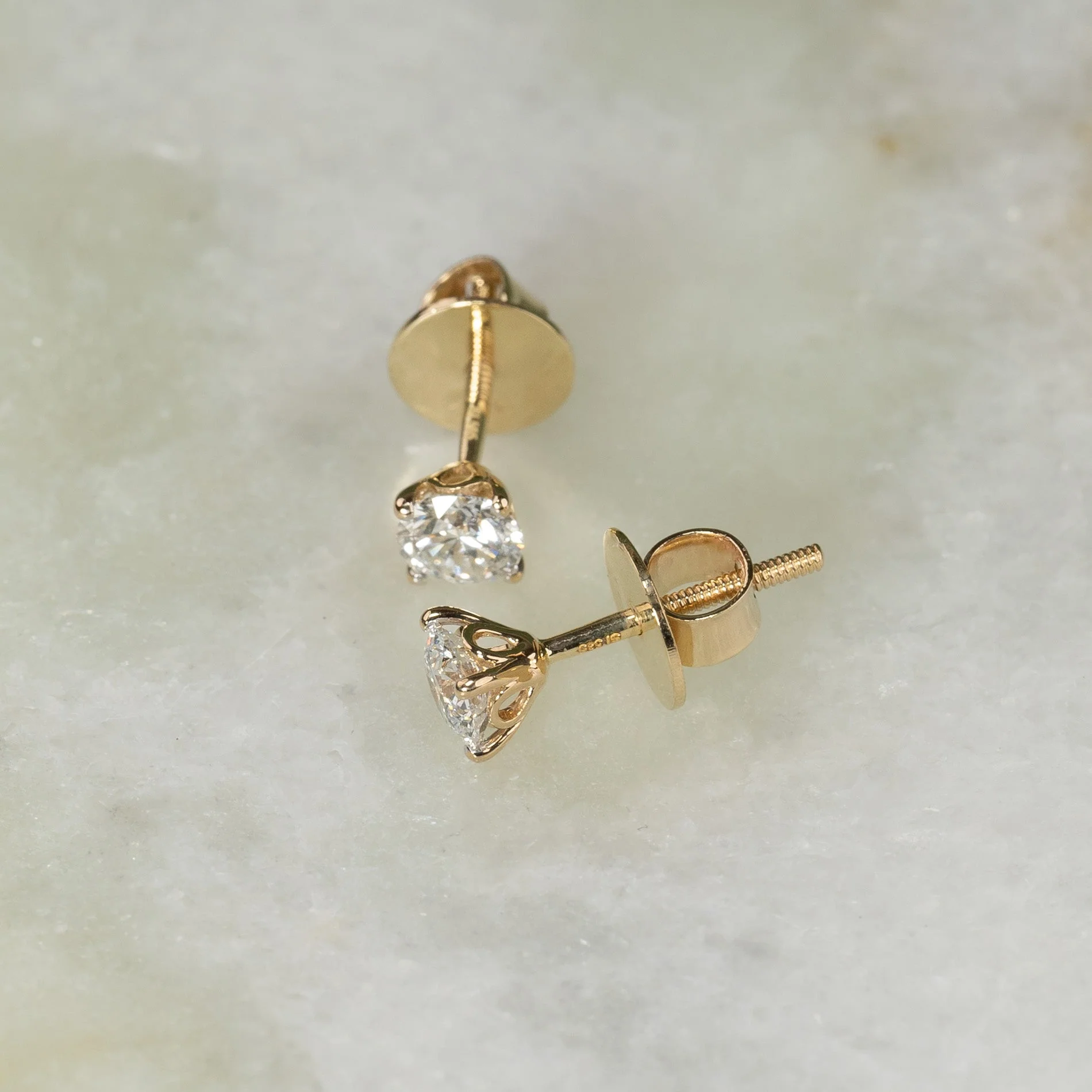 CLASSIC SOLITAIRE LAB-DIAMOND STUD EARRING - 0.8ct - YG - Image 5