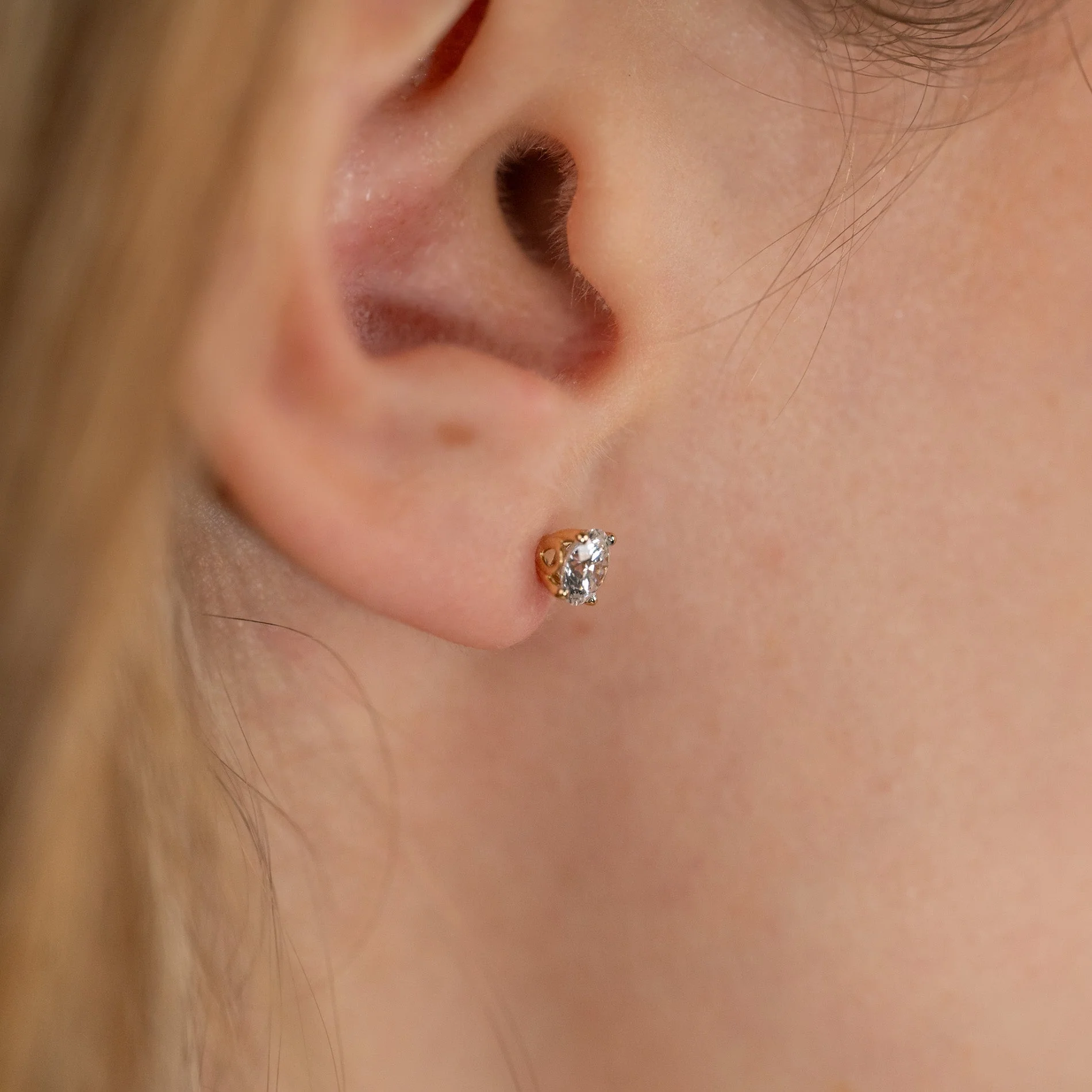 CLASSIC SOLITAIRE LAB-DIAMOND STUD EARRING - 0.8ct - YG - Image 7