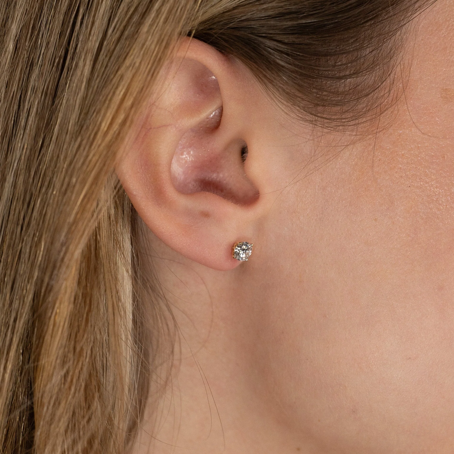 CLASSIC SOLITAIRE LAB-DIAMOND STUD EARRING - 0.8ct - YG - Image 9