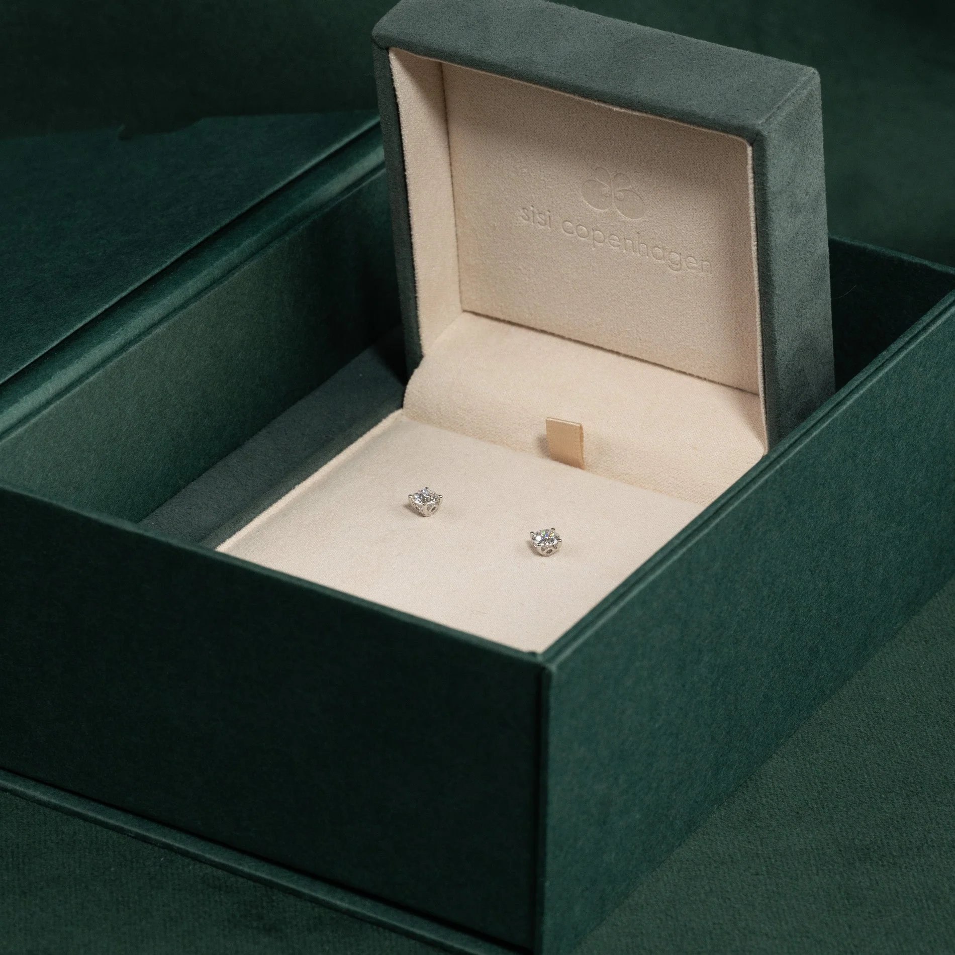 CLASSIC SOLITAIRE LAB-DIAMOND STUD EARRING - 1.0ct - WG - Image 11