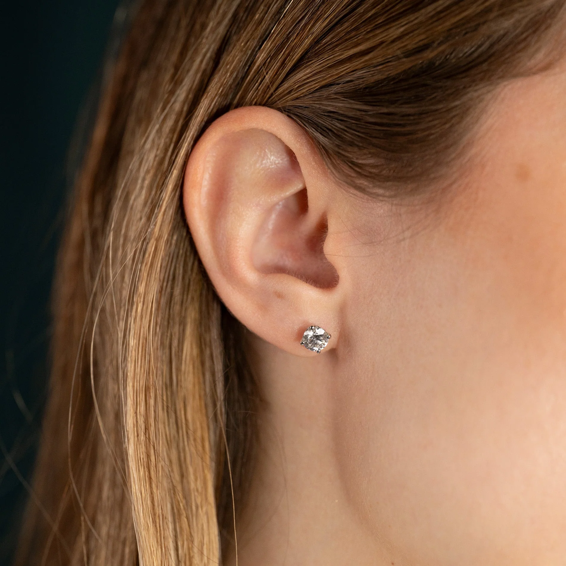 CLASSIC SOLITAIRE LAB-DIAMOND STUD EARRING - 1.0ct - WG - Image 5