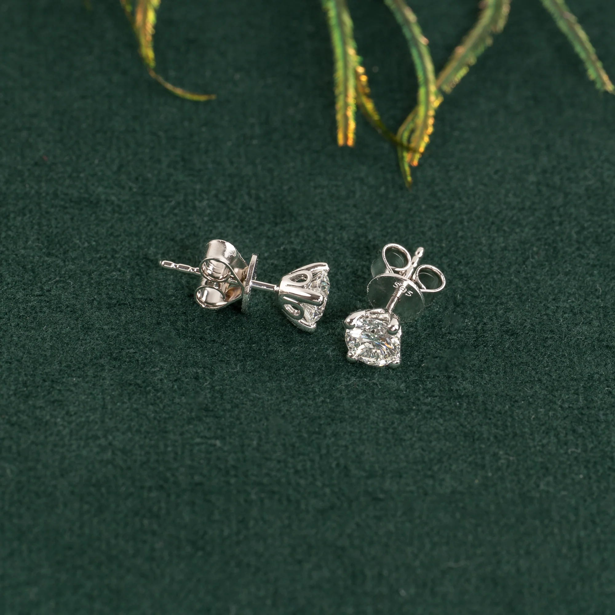 CLASSIC SOLITAIRE LAB-DIAMOND STUD EARRING - 1.0ct - WG - Image 6