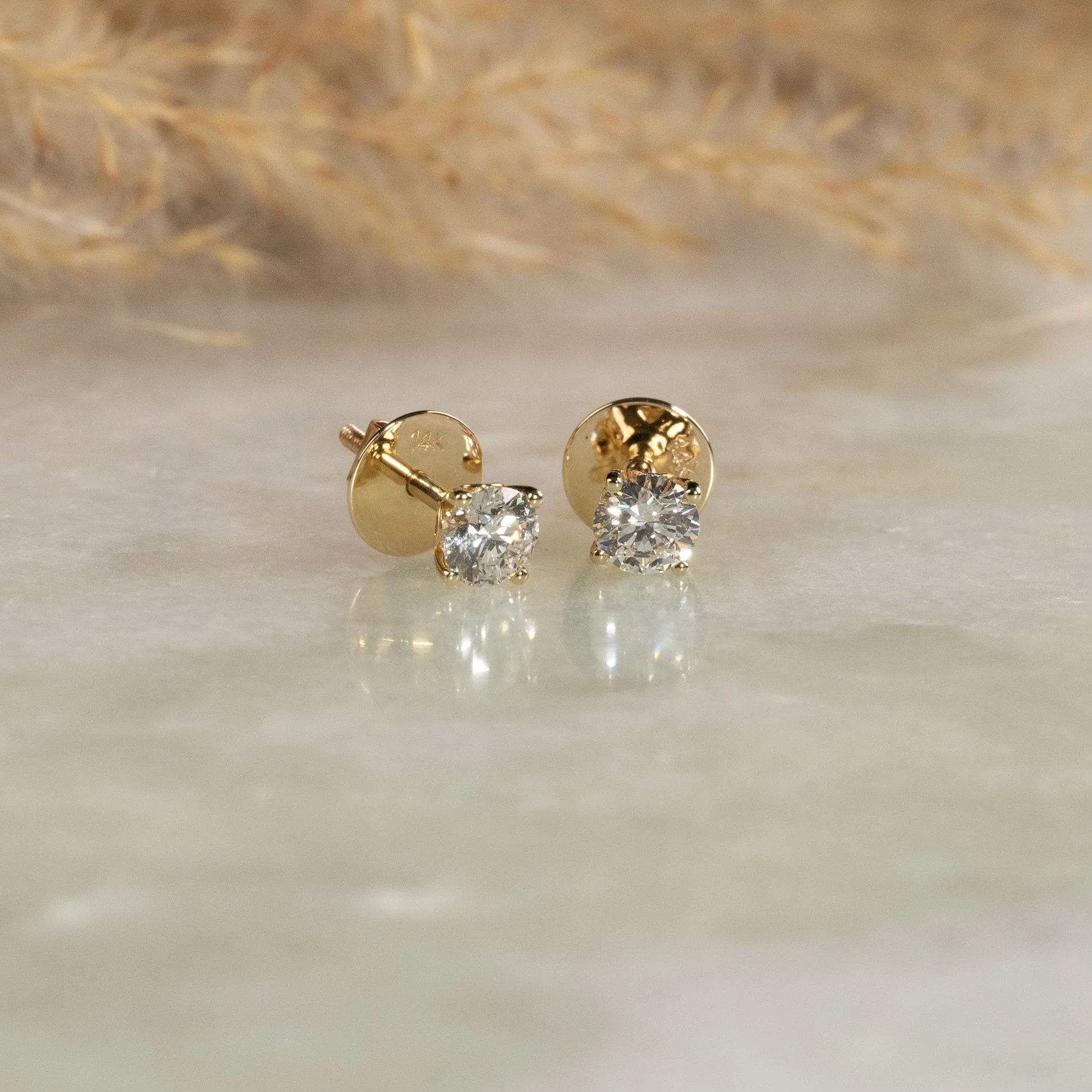 CLASSIC SOLITAIRE DIAMOND STUD EARRING - Image 8