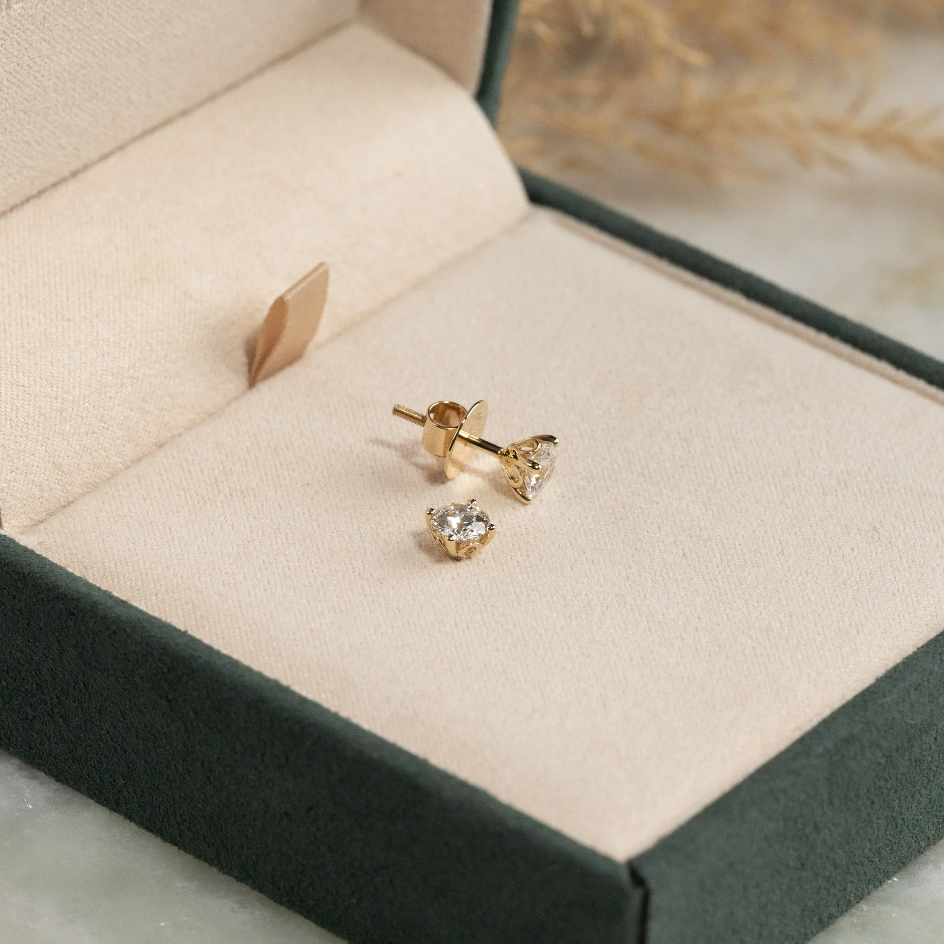 CLASSIC SOLITAIRE LAB-DIAMOND STUD EARRING - 1.0ct - YG - Image 10