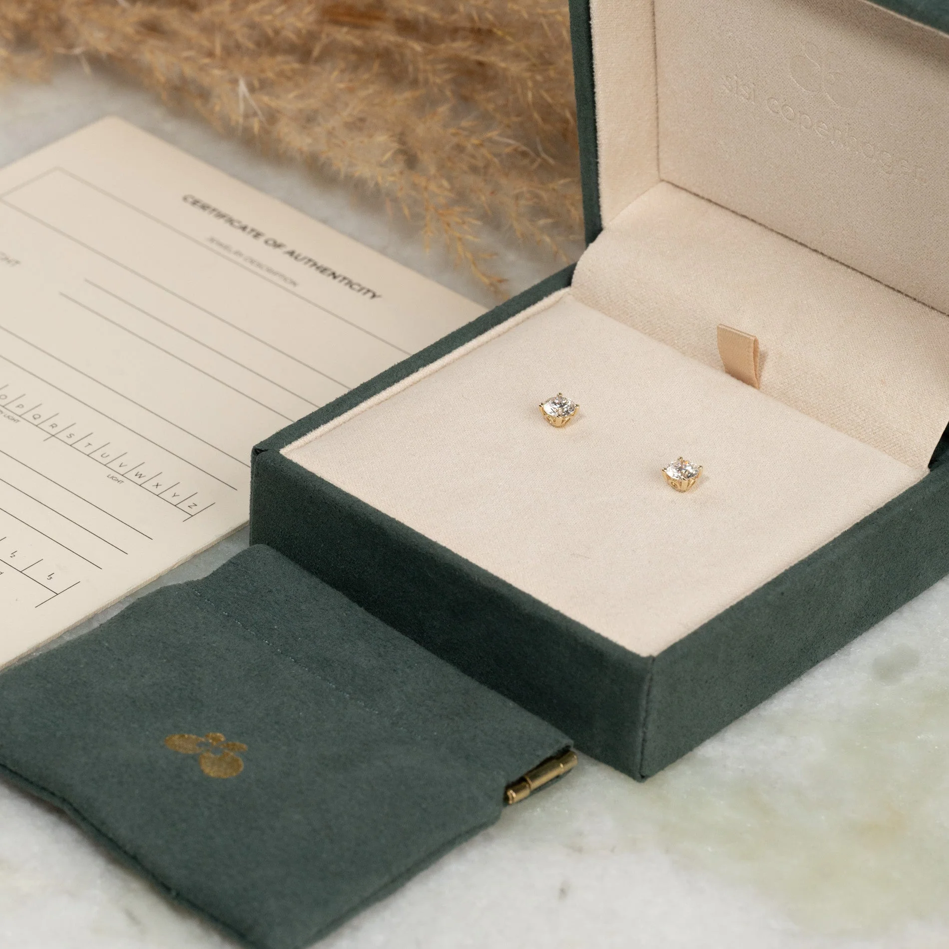 CLASSIC SOLITAIRE LAB-DIAMOND STUD EARRING - 1.0ct - YG - Image 11