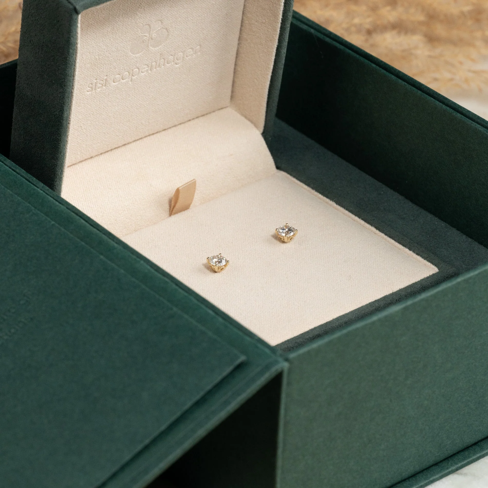 CLASSIC SOLITAIRE LAB-DIAMOND STUD EARRING - 1.0ct - YG - Image 12