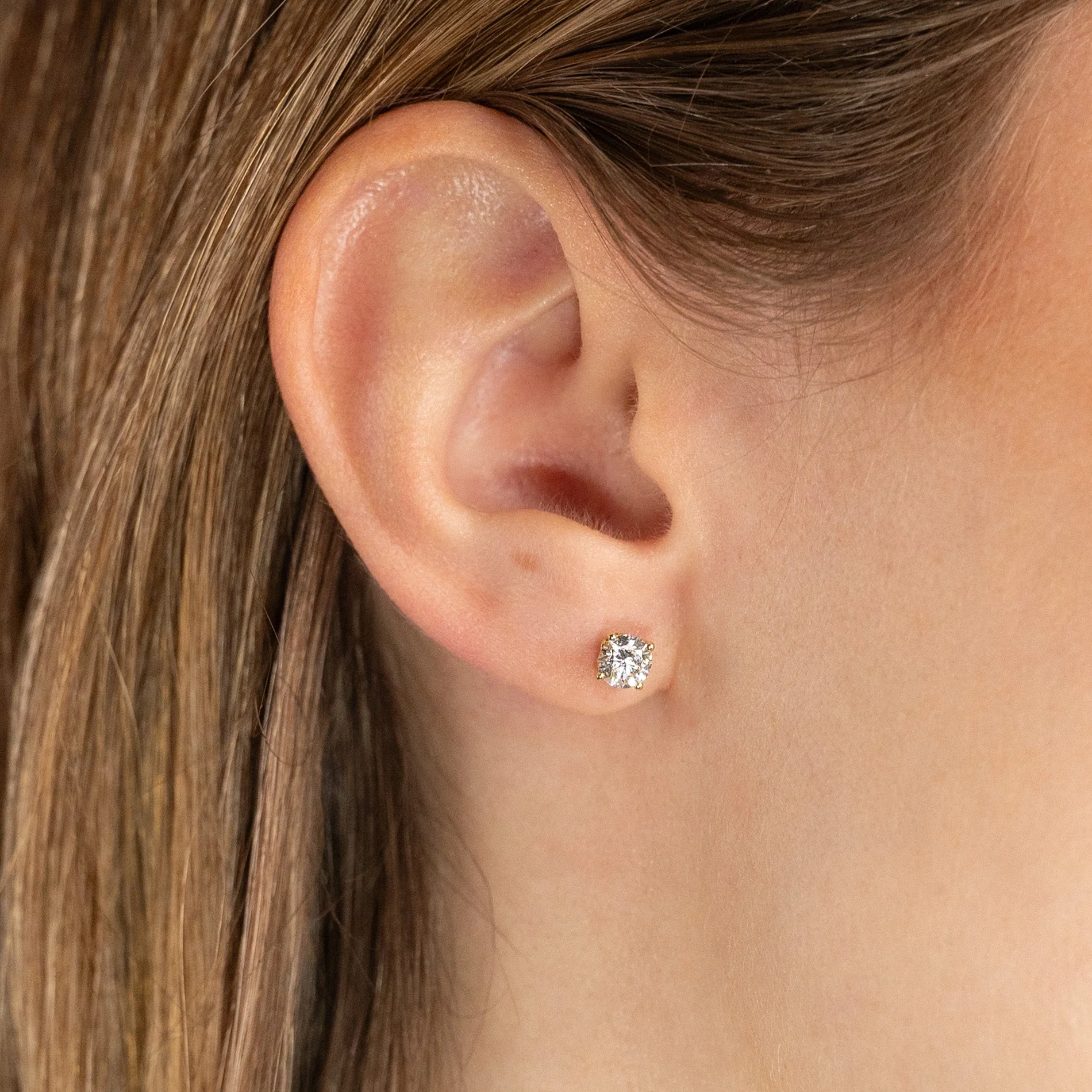 CLASSIC SOLITAIRE LAB-DIAMOND STUD EARRING - 1.0ct - YG - Image 2