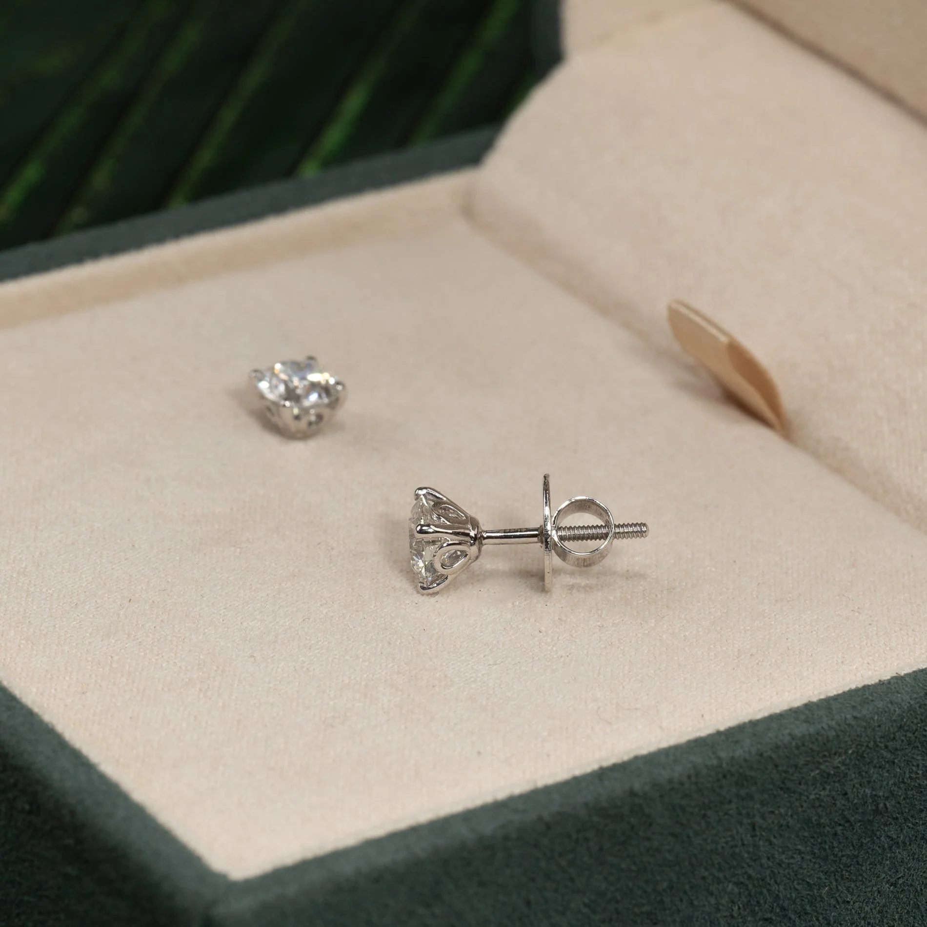 CLASSIC SOLITAIRE LAB-DIAMOND STUD EARRING - 1.5ct - WG - Image 12