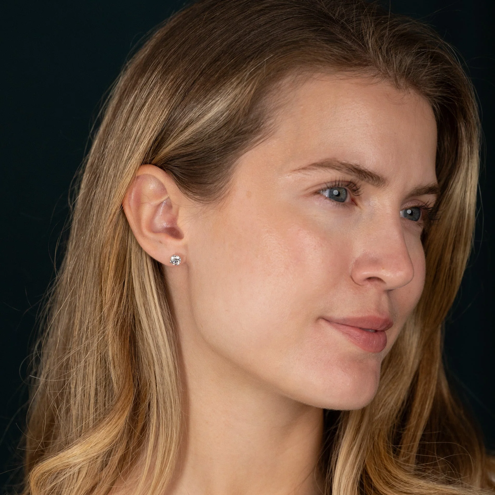 CLASSIC SOLITAIRE LAB-DIAMOND STUD EARRING - 1.5ct - WG - Image 5