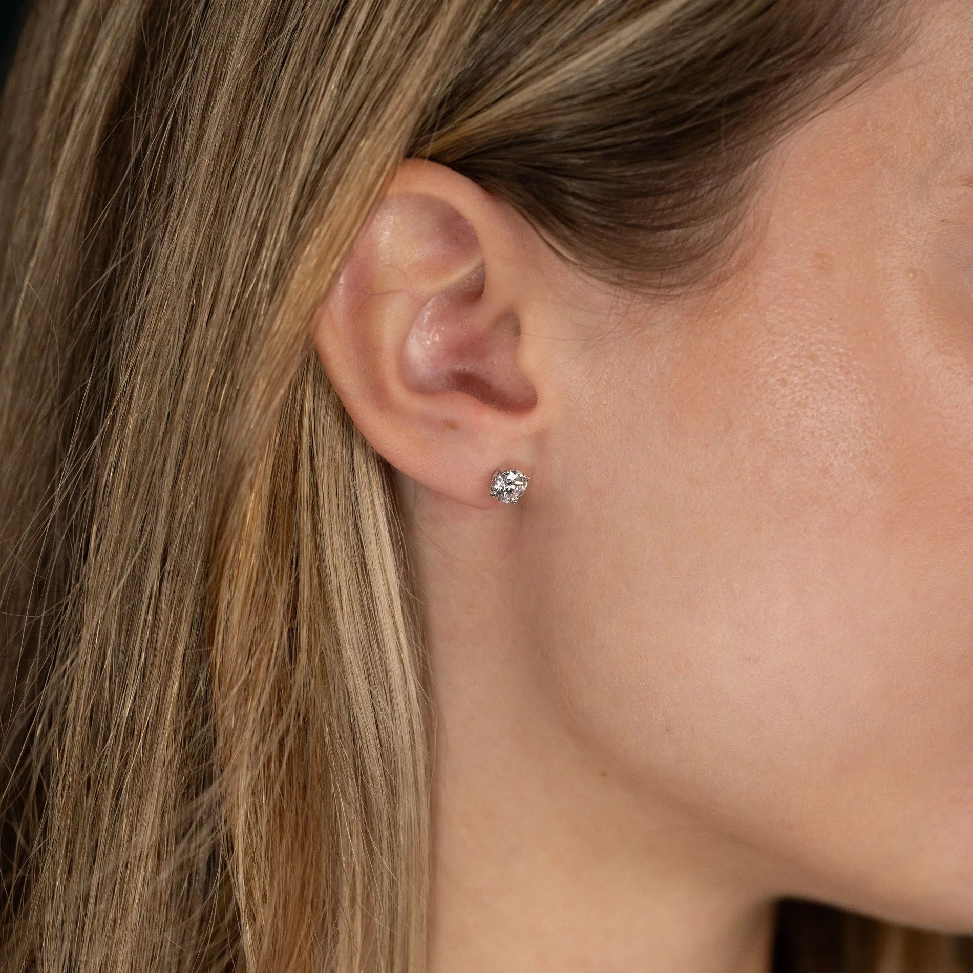 CLASSIC SOLITAIRE LAB-DIAMOND STUD EARRING - 1.5ct - WG - Image 7