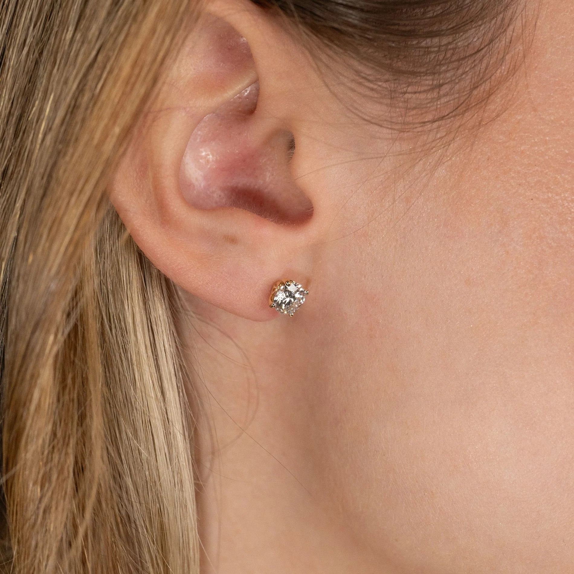 CLASSIC SOLITAIRE LAB-DIAMOND STUD EARRING - 1.5ct - YG - Image 10