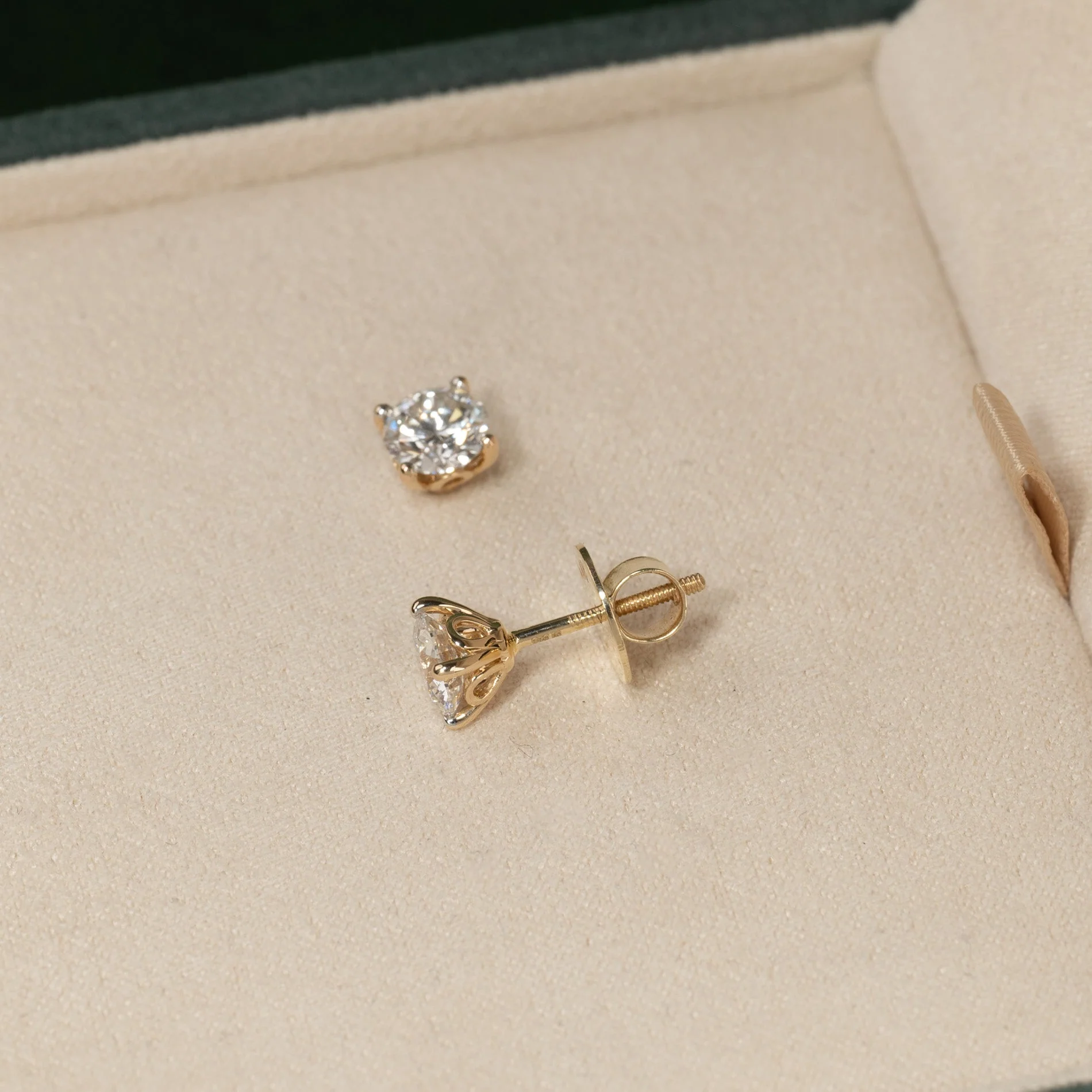 CLASSIC SOLITAIRE LAB-DIAMOND STUD EARRING - 1.5ct - YG - Image 11