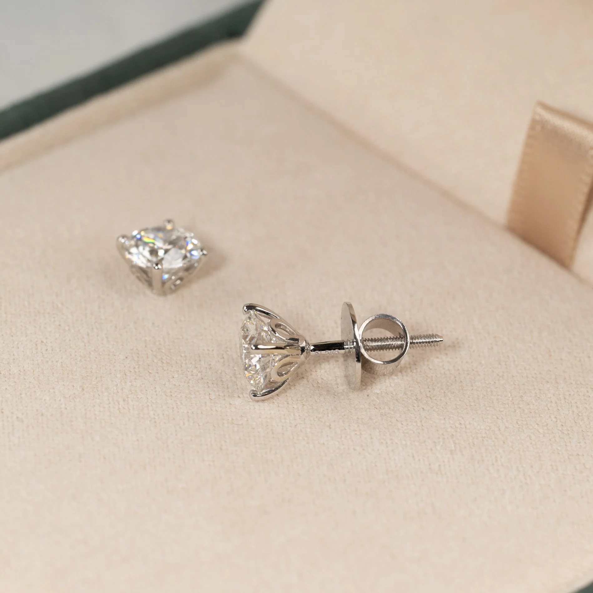 CLASSIC SOLITAIRE LAB-DIAMOND STUD EARRING - 2.0ct - WG - Image 8