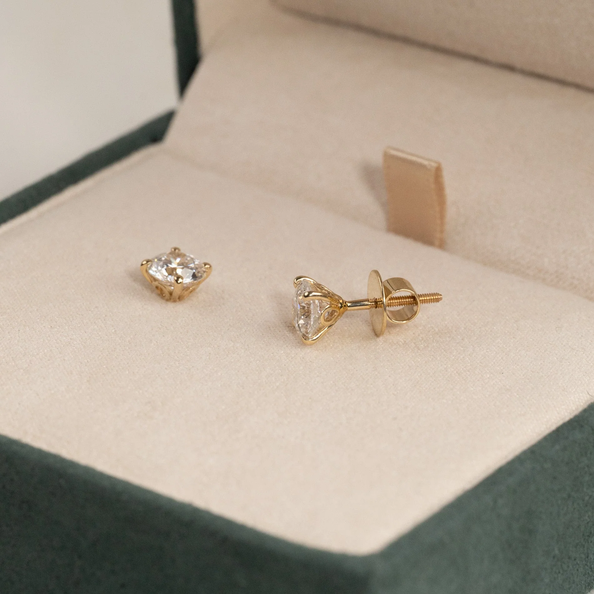 CLASSIC SOLITAIRE LAB-DIAMOND STUD EARRING - 2.0ct - YG - Image 12