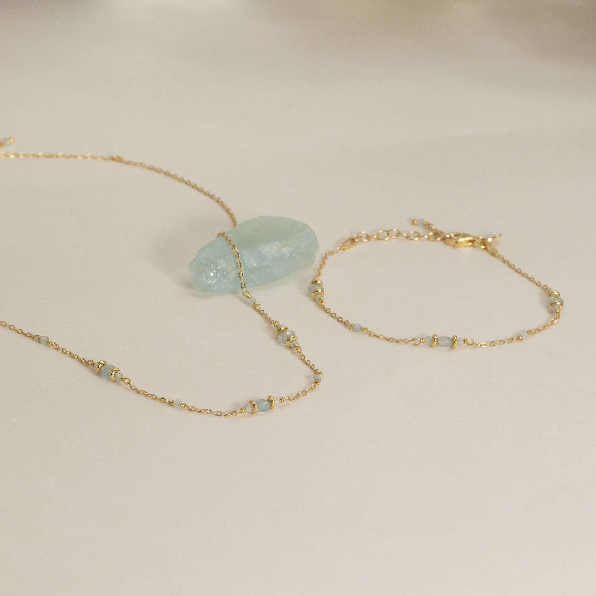 CORDELIA BLUE AQUAMARINE GOLDEN NECKLACE - Image 9