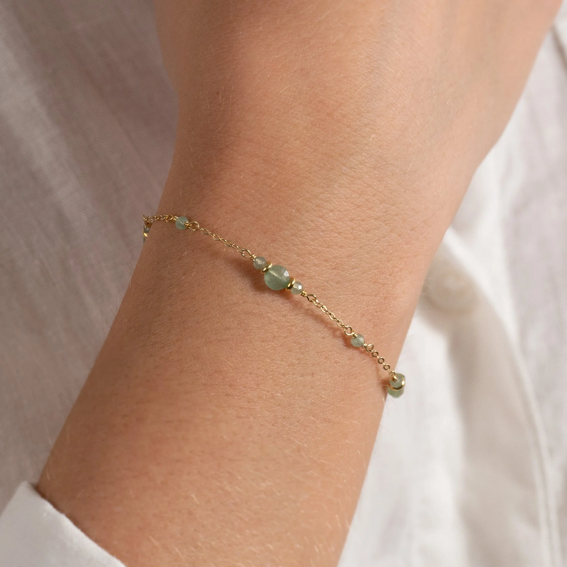 CORDELIA GREEN AVENTURINE GOLDEN BRACELET - Image 2