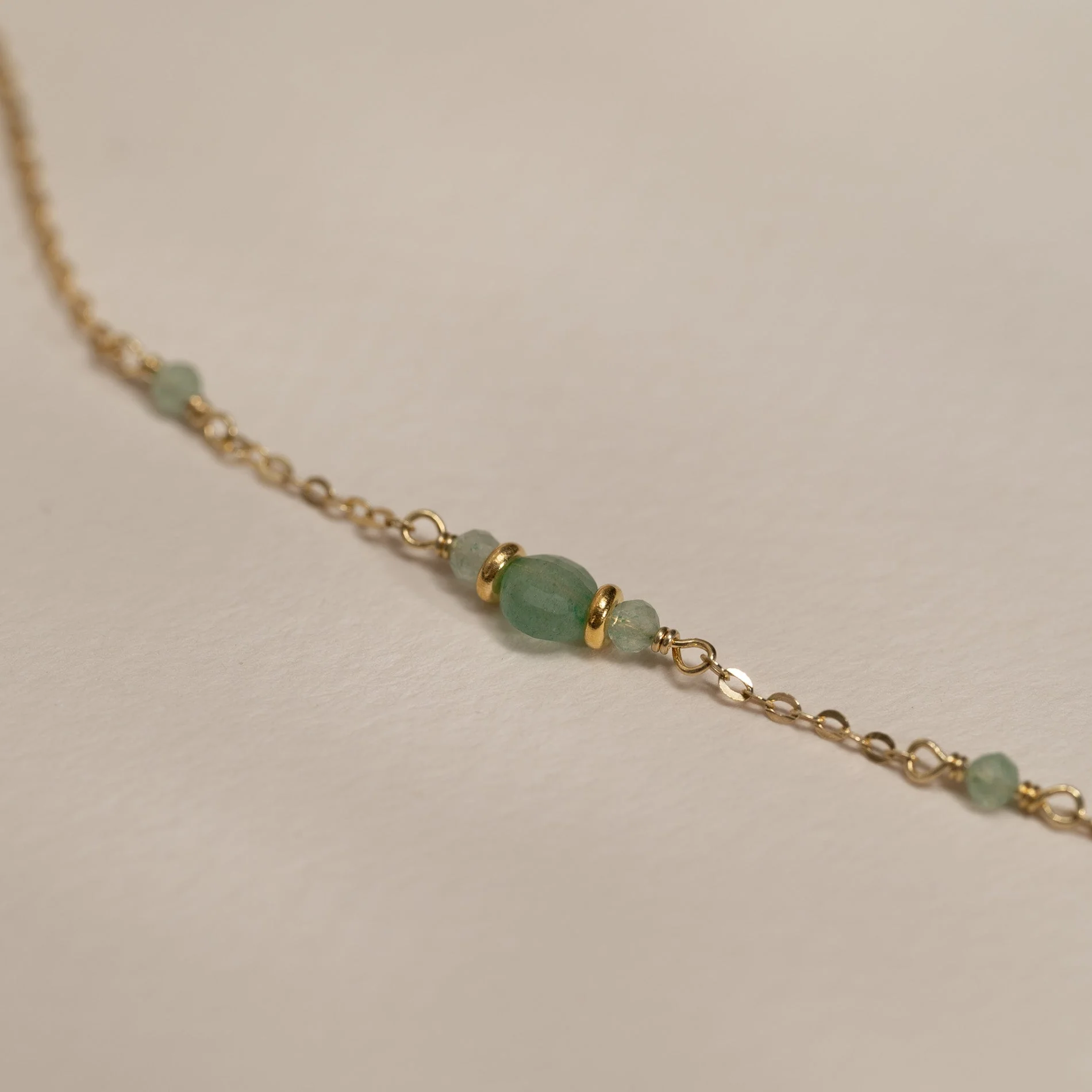 CORDELIA GREEN AVENTURINE GOLDEN NECKLACE - Image 4