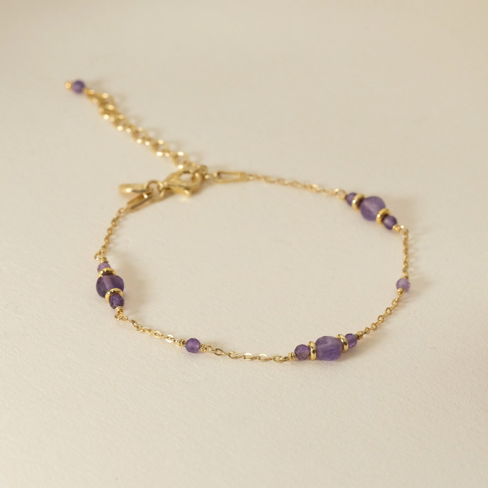 CORDELIA PURPLE AMETHYST GOLDEN BRACELET - Image 4