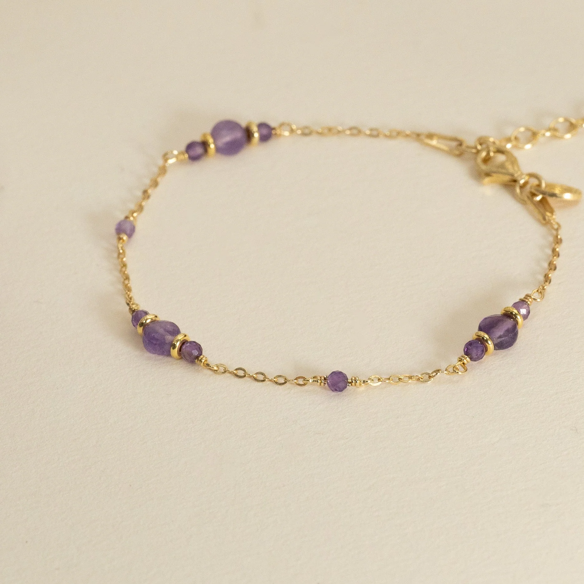 CORDELIA PURPLE AMETHYST GOLDEN BRACELET - Image 6