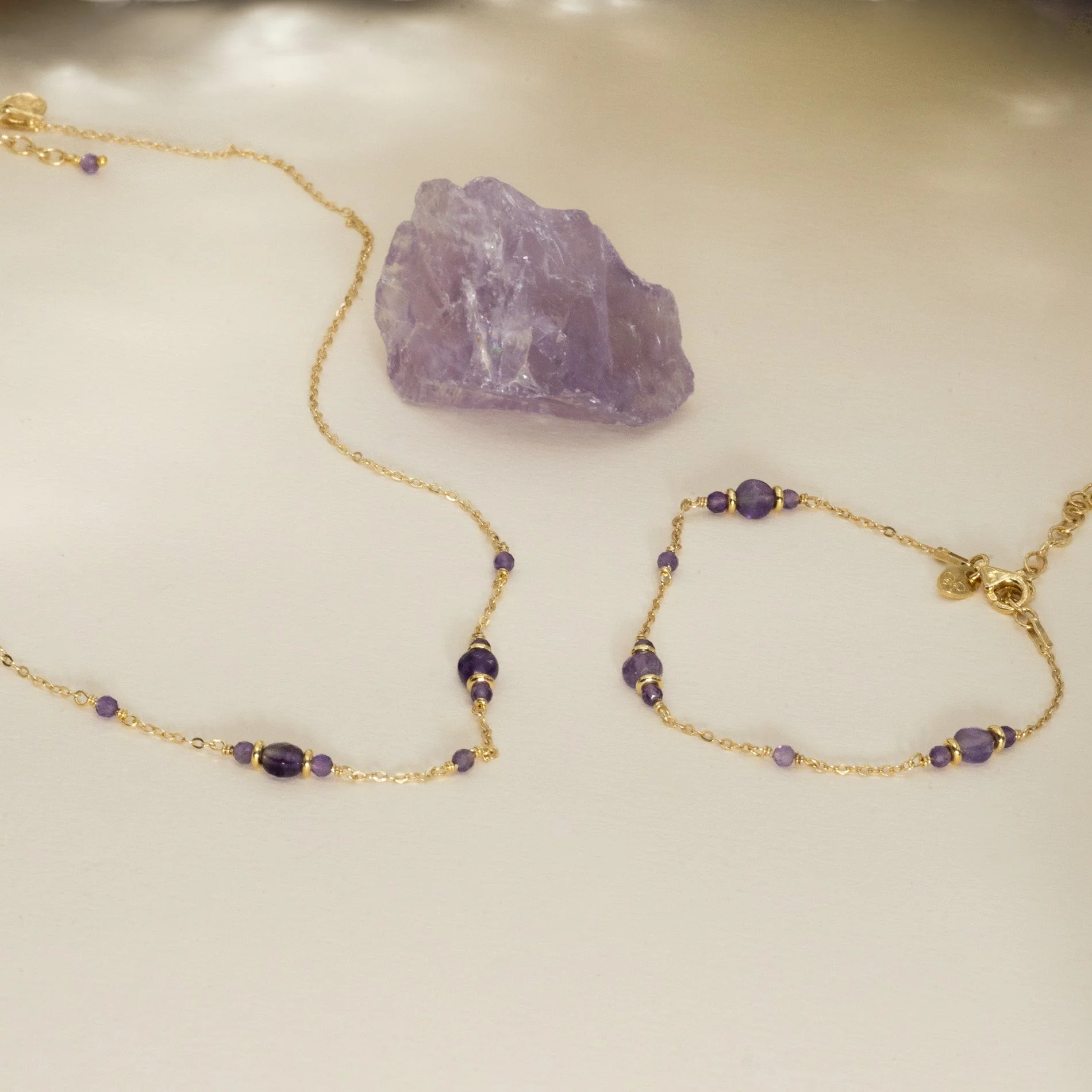 CORDELIA PURPLE AMETHYST GOLDEN BRACELET - Image 8