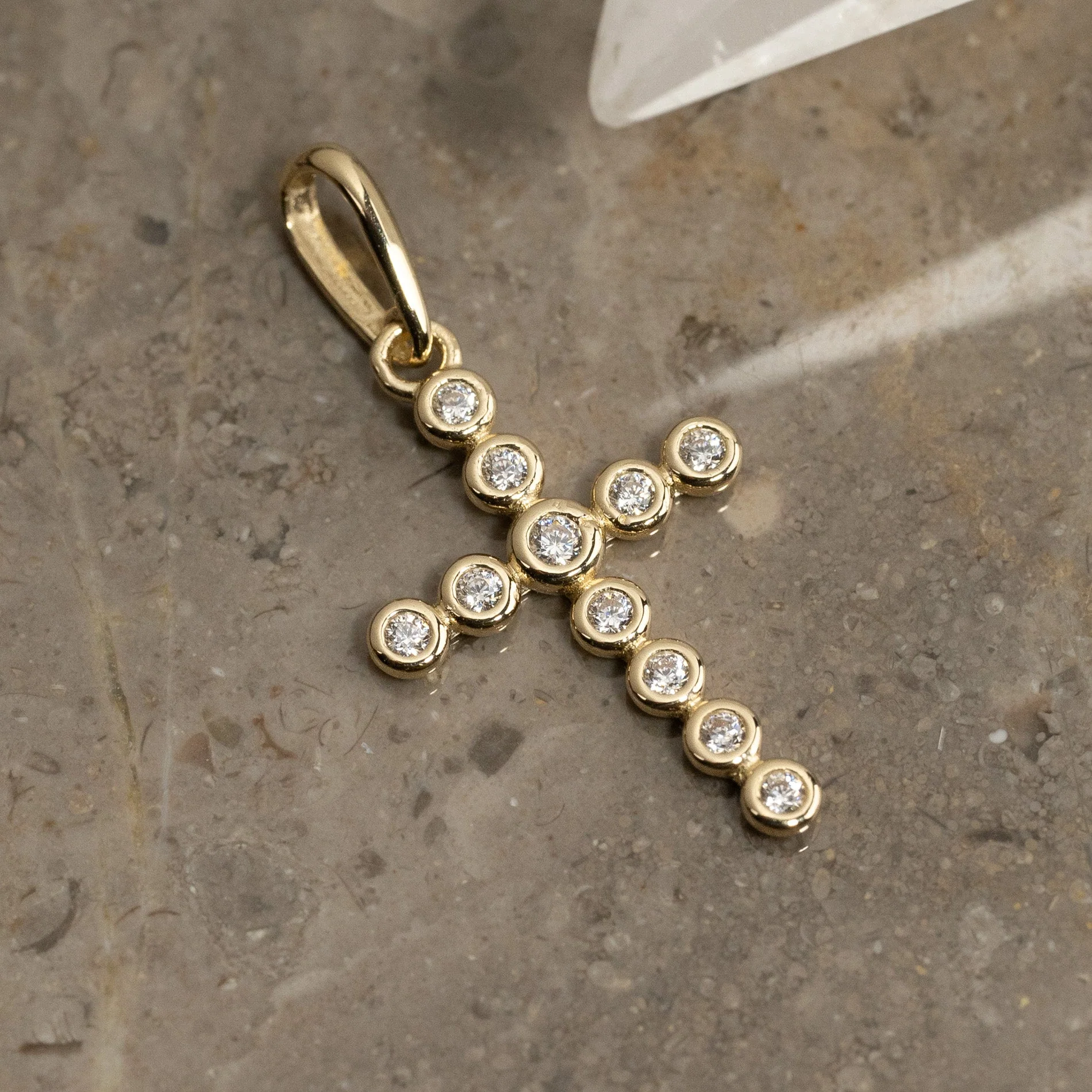 CRYSTAL CROSS SOLID GOLD PENDANT - Image 3
