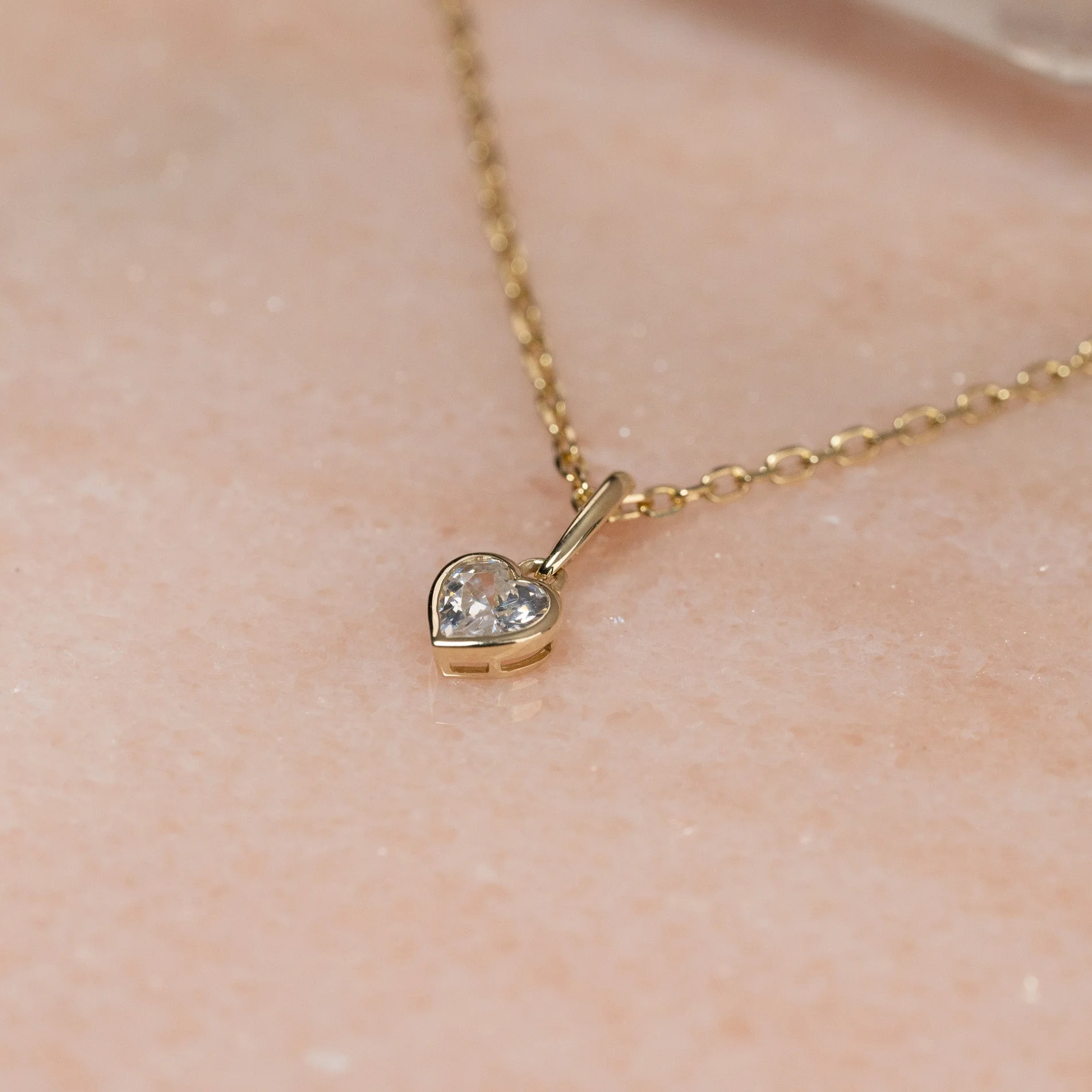 CRYSTAL HEART SOLID GOLD PENDANT - Image 4