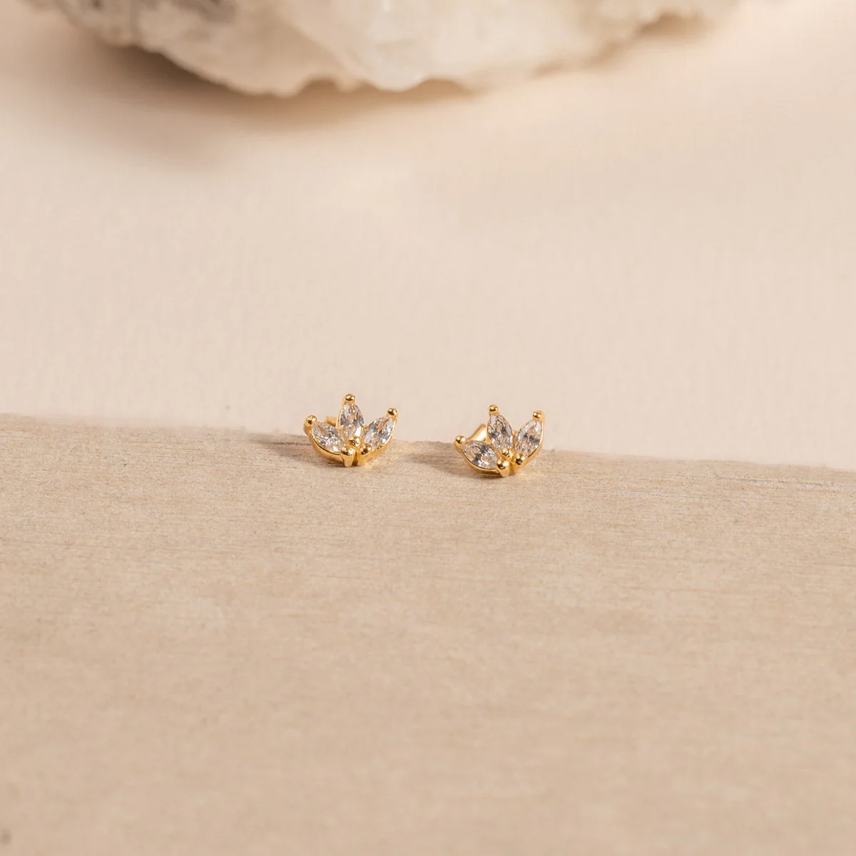 DAHLIA CRYSTAL GOLDEN EARRING