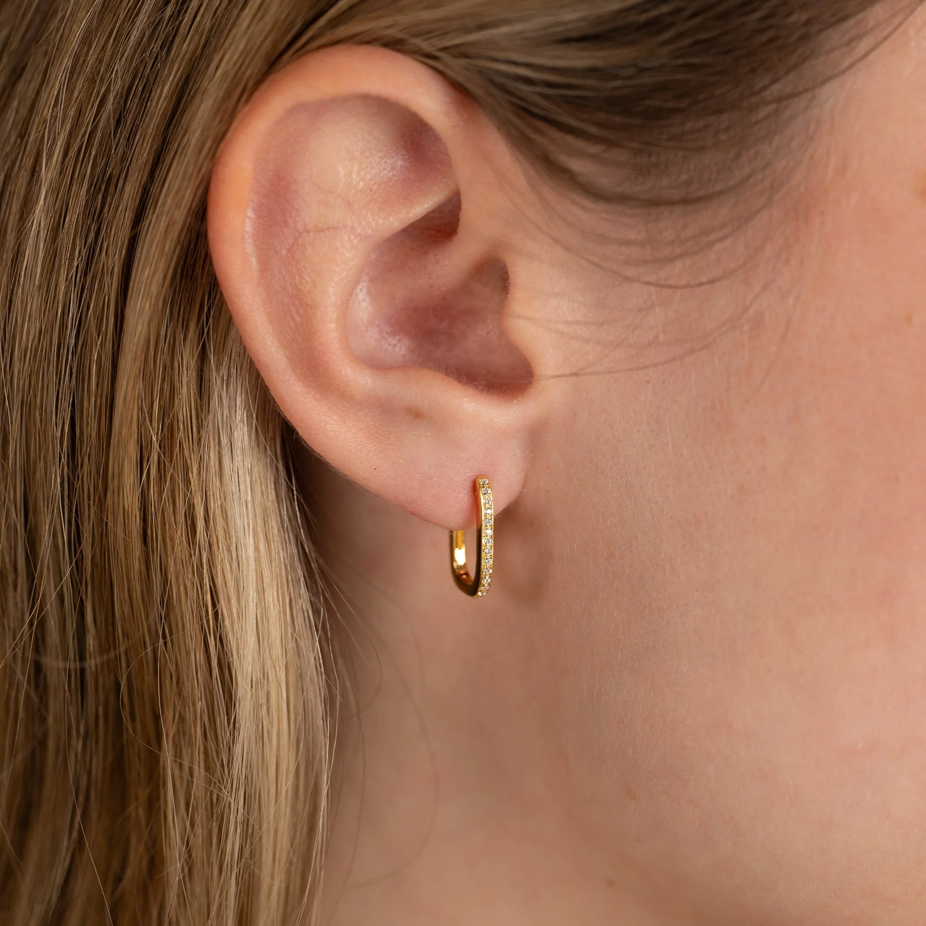 DANIA CRYSTAL GOLDEN HUGGIE EARRING - Image 3