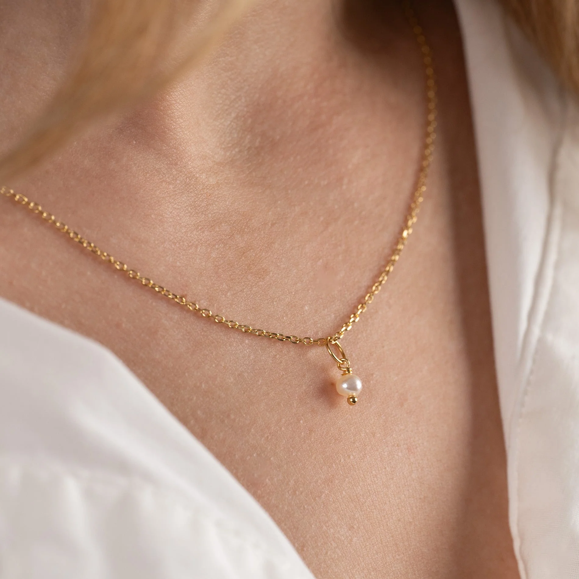 DARIA PEARL GOLDEN PENDANT - Image 2