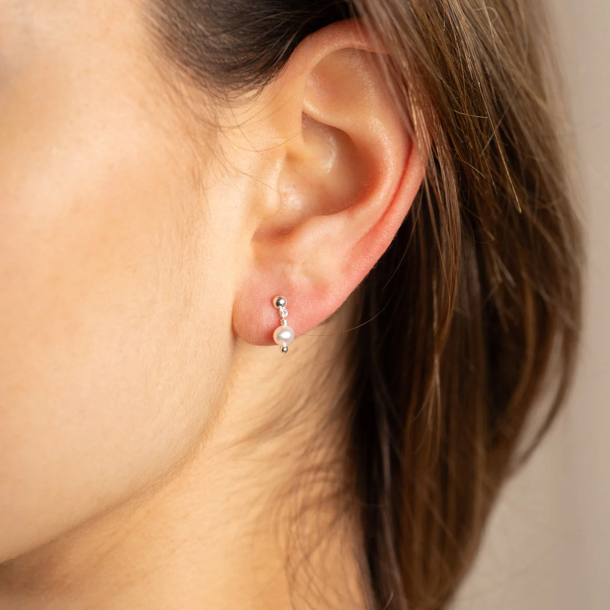 DARIA PEARL SILVER EARRING - Image 2