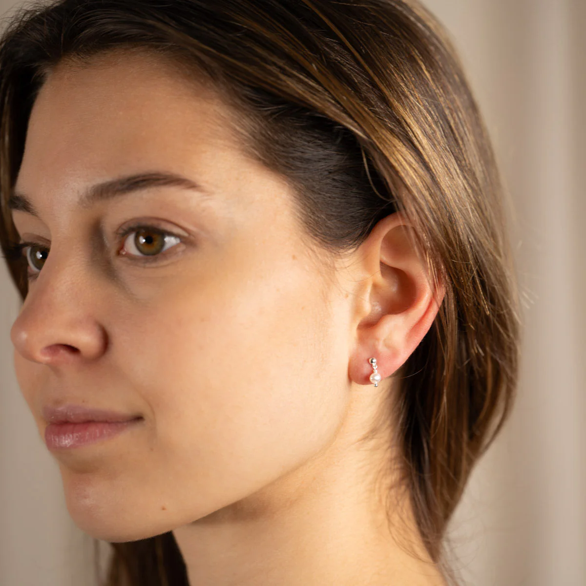 DARIA PEARL SILVER EARRING - Image 4