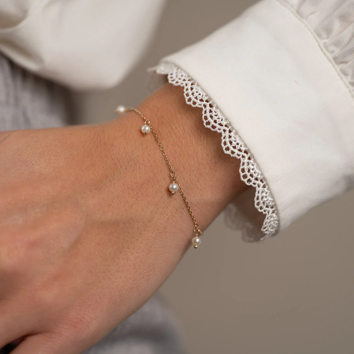 DARISSA PEARL SOLID GOLD BRACELET - Image 4