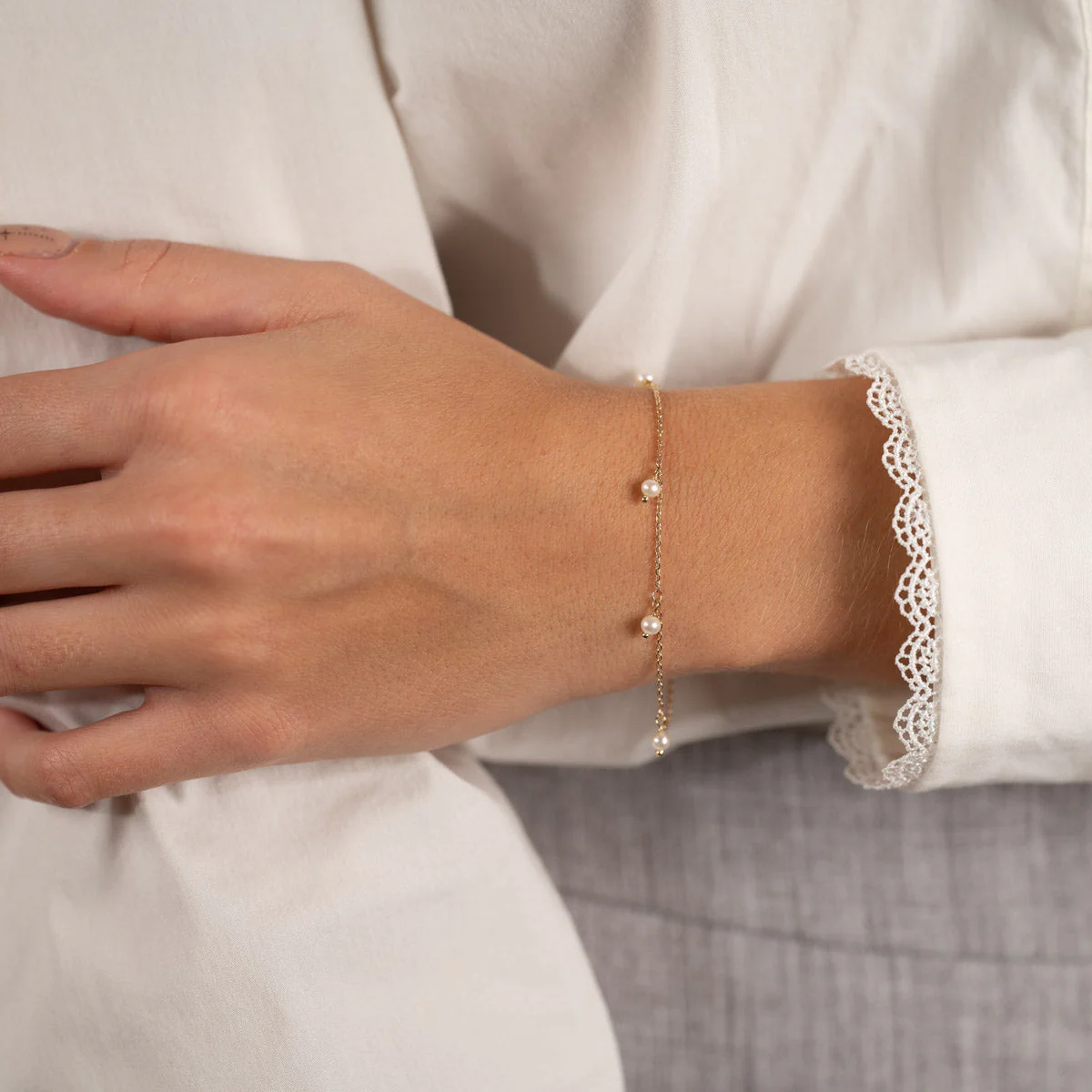 DARISSA PEARL SOLID GOLD BRACELET - Image 6