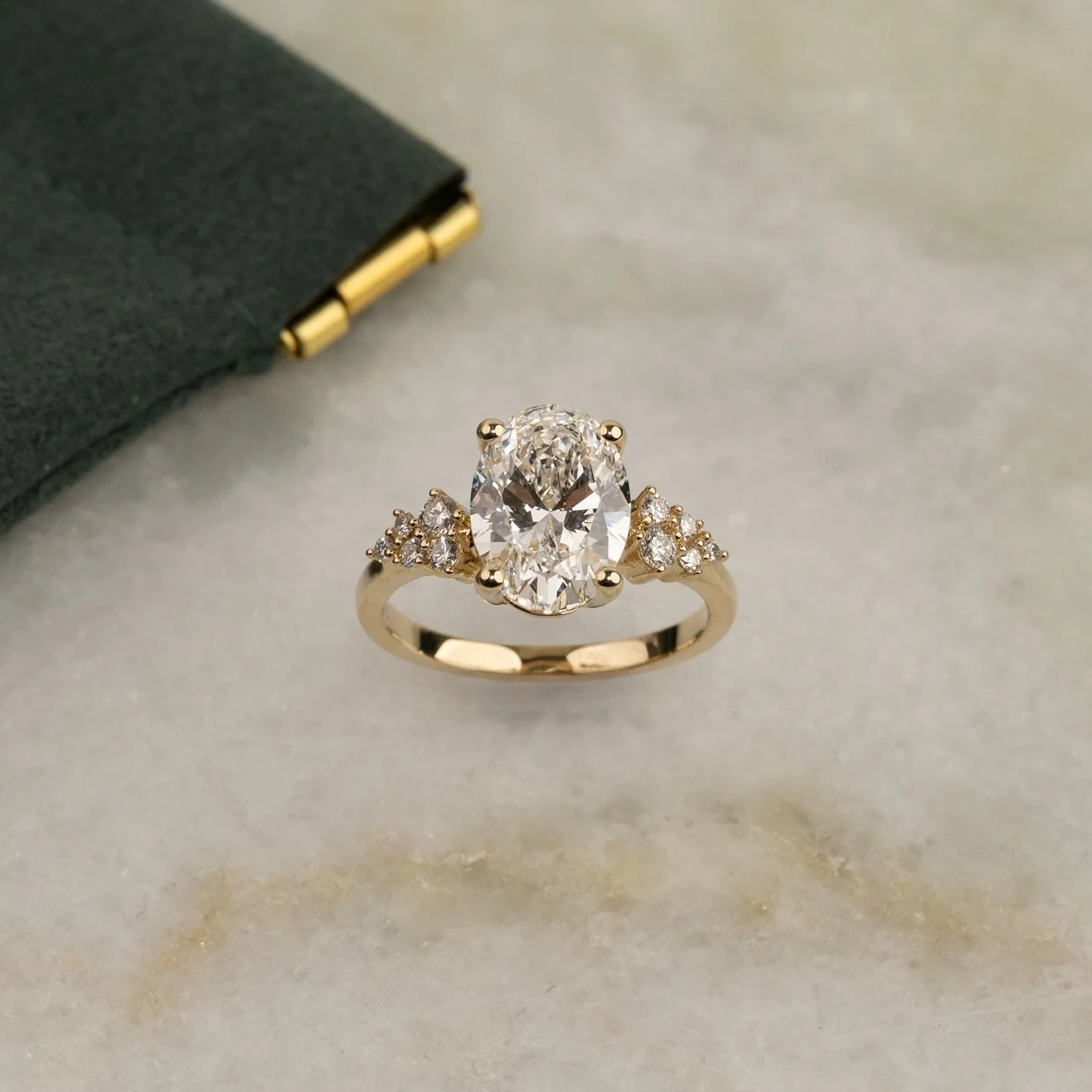 DELICATE CLUSTER OVAL-CUT DIAMOND RING - Image 3