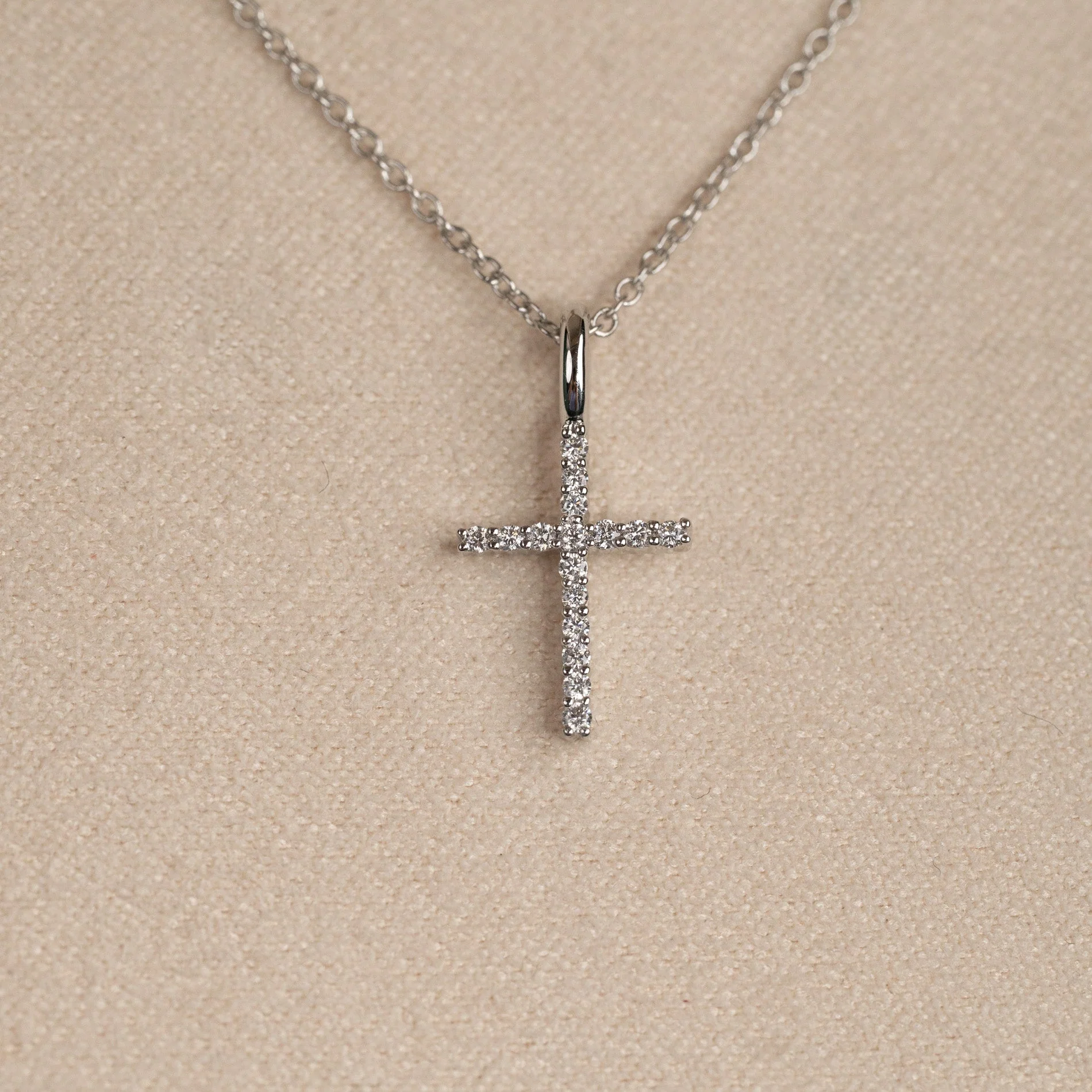 LAB-DIAMOND CROSS PENDANT- 0.08ct - WG - Image 3