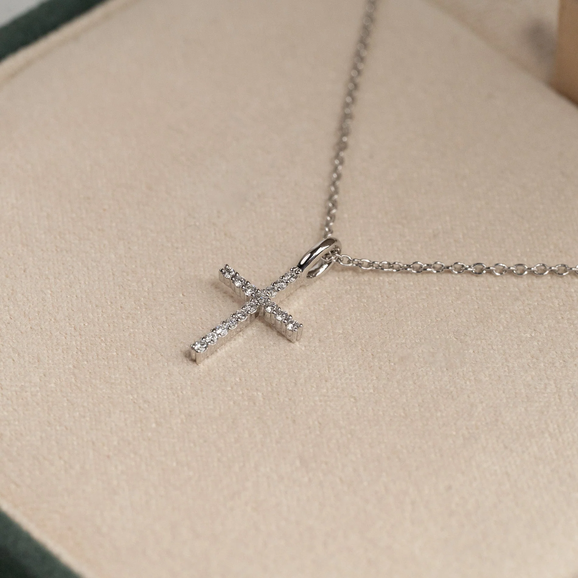 LAB-DIAMOND CROSS PENDANT- 0.08ct - WG - Image 5