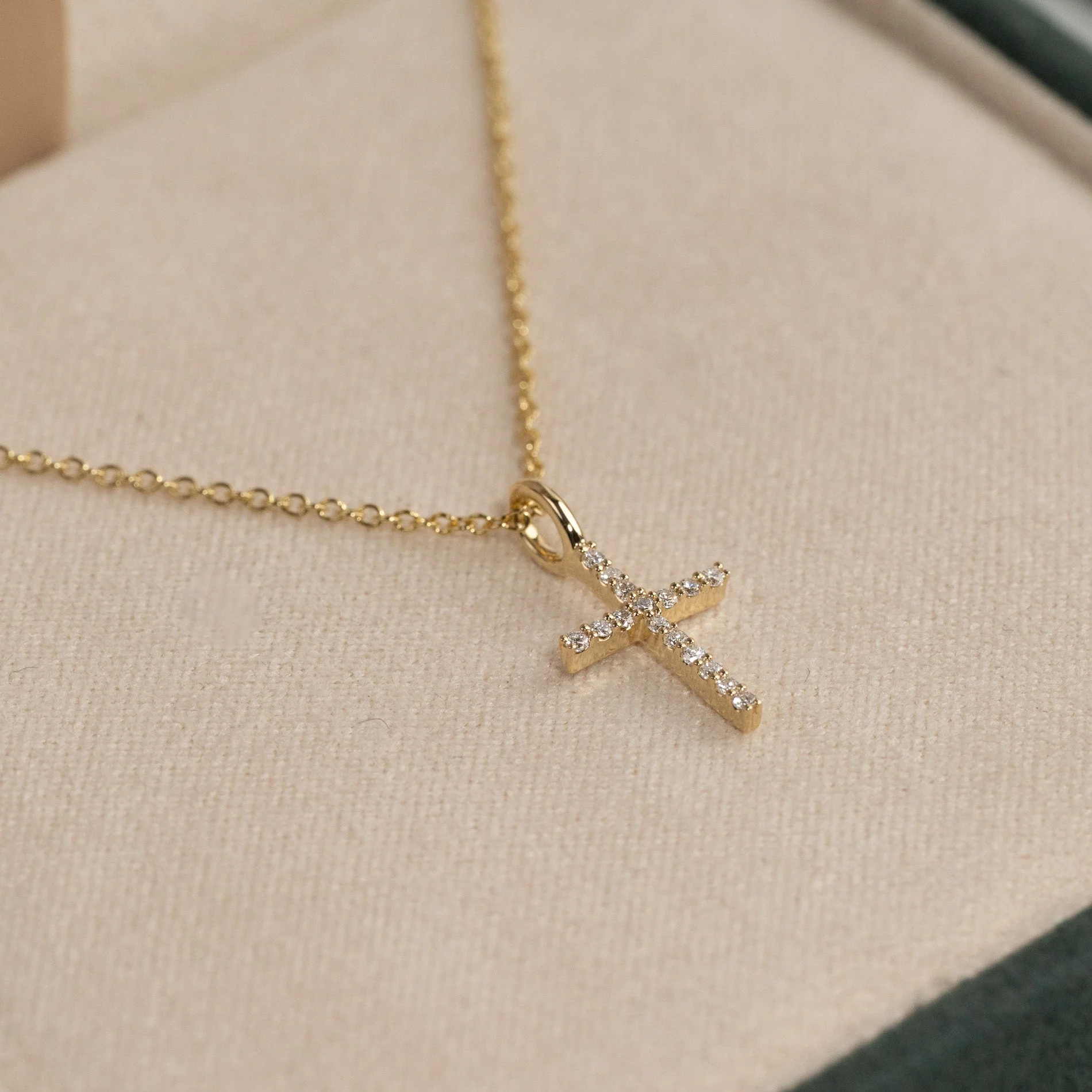 LAB-DIAMOND CROSS PENDANT- 0.08ct - YG - Image 6
