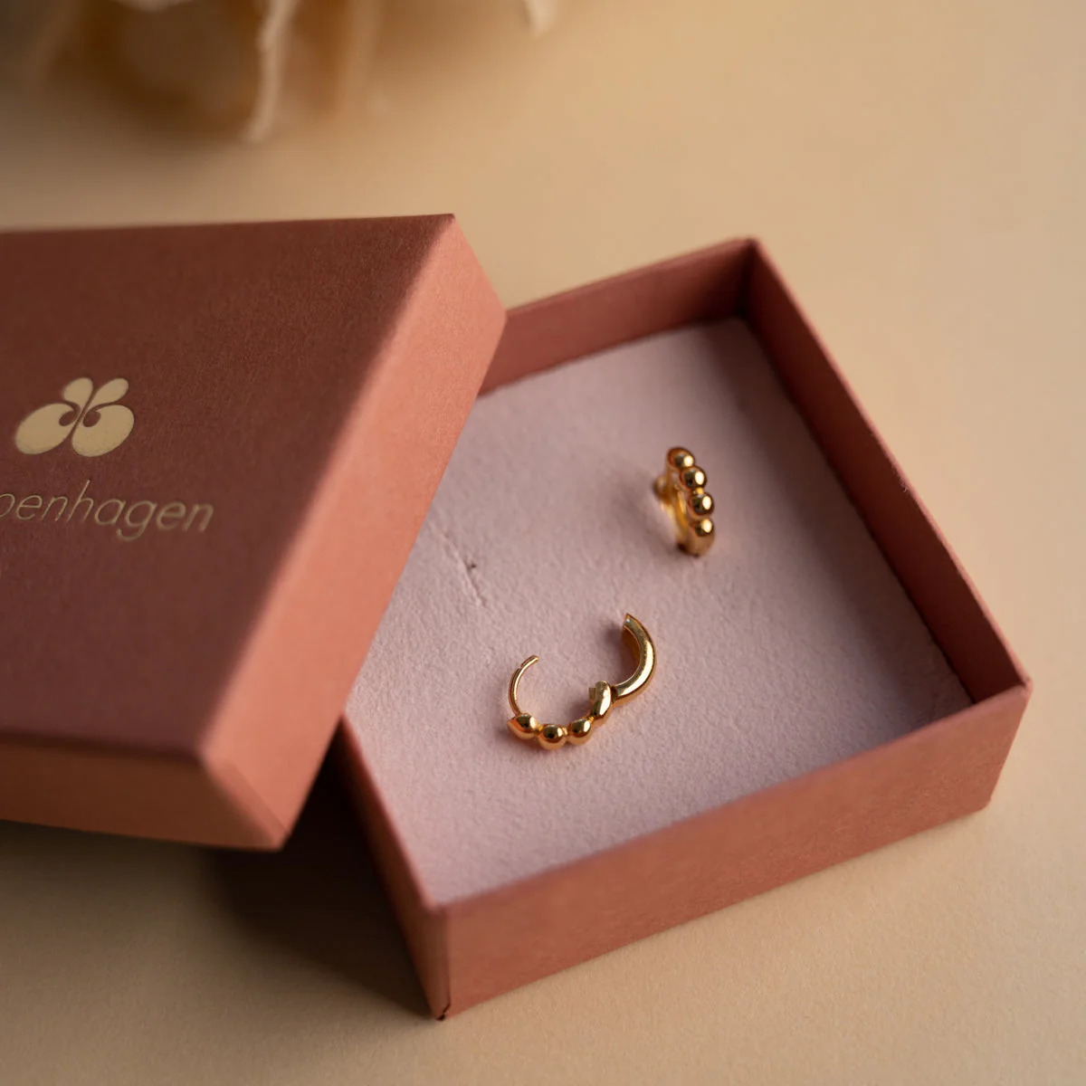 DICTE SMALL GOLDEN CREOL EARRING - Image 3