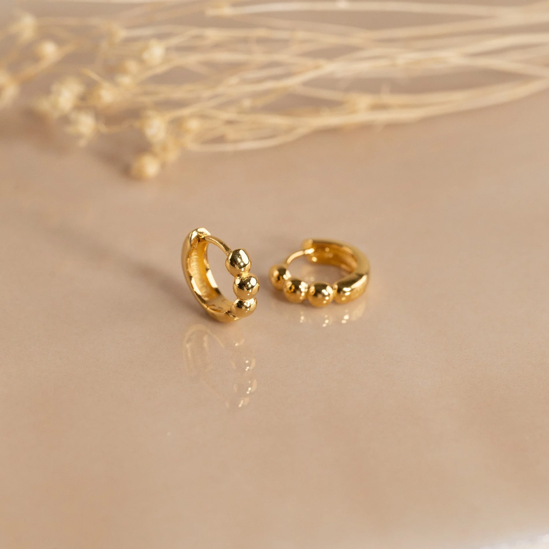 DICTE SMALL GOLDEN CREOL EARRING - Image 4