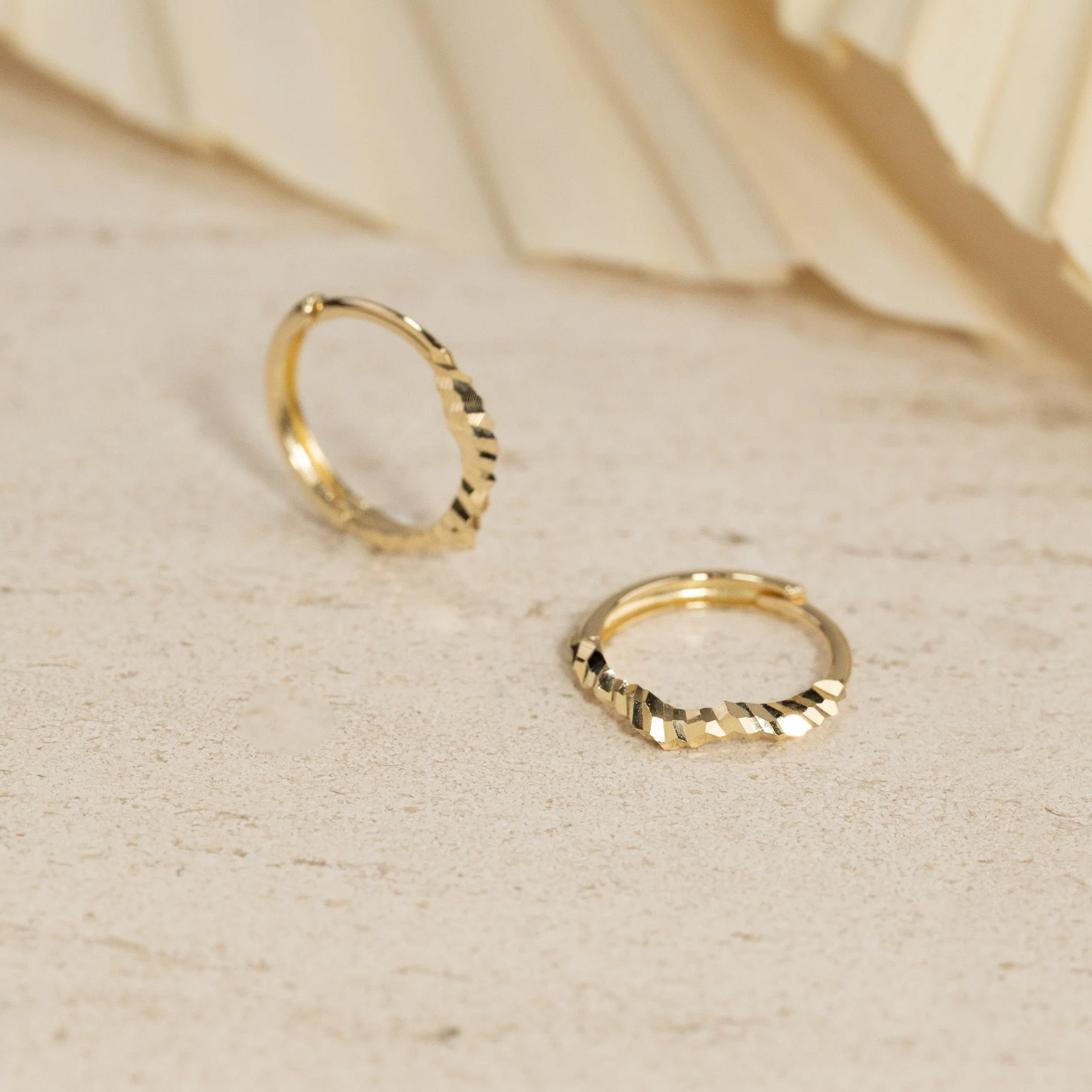 DINA SOLID GOLD EARRING - Image 4