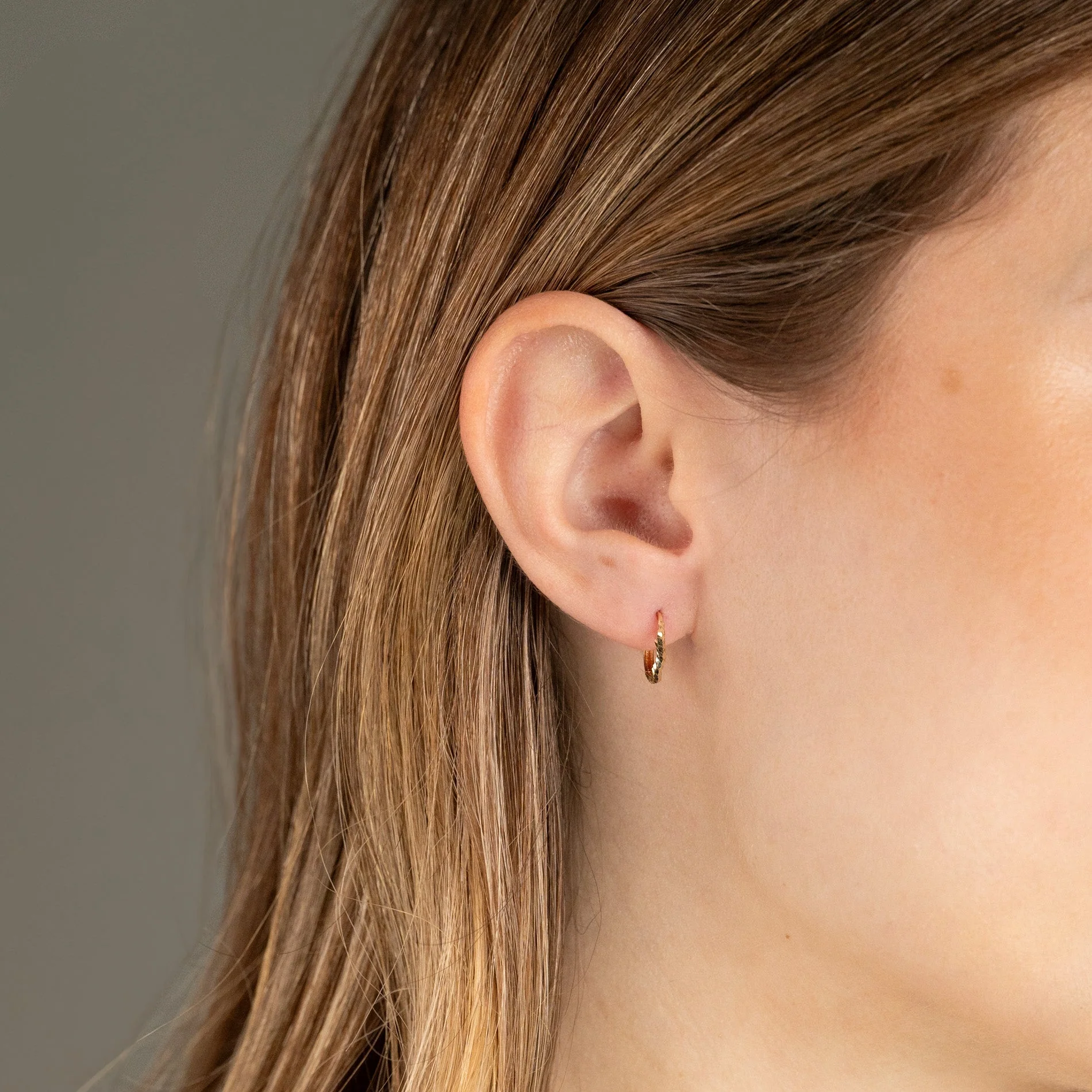 DINA SOLID GOLD EARRING - Image 5