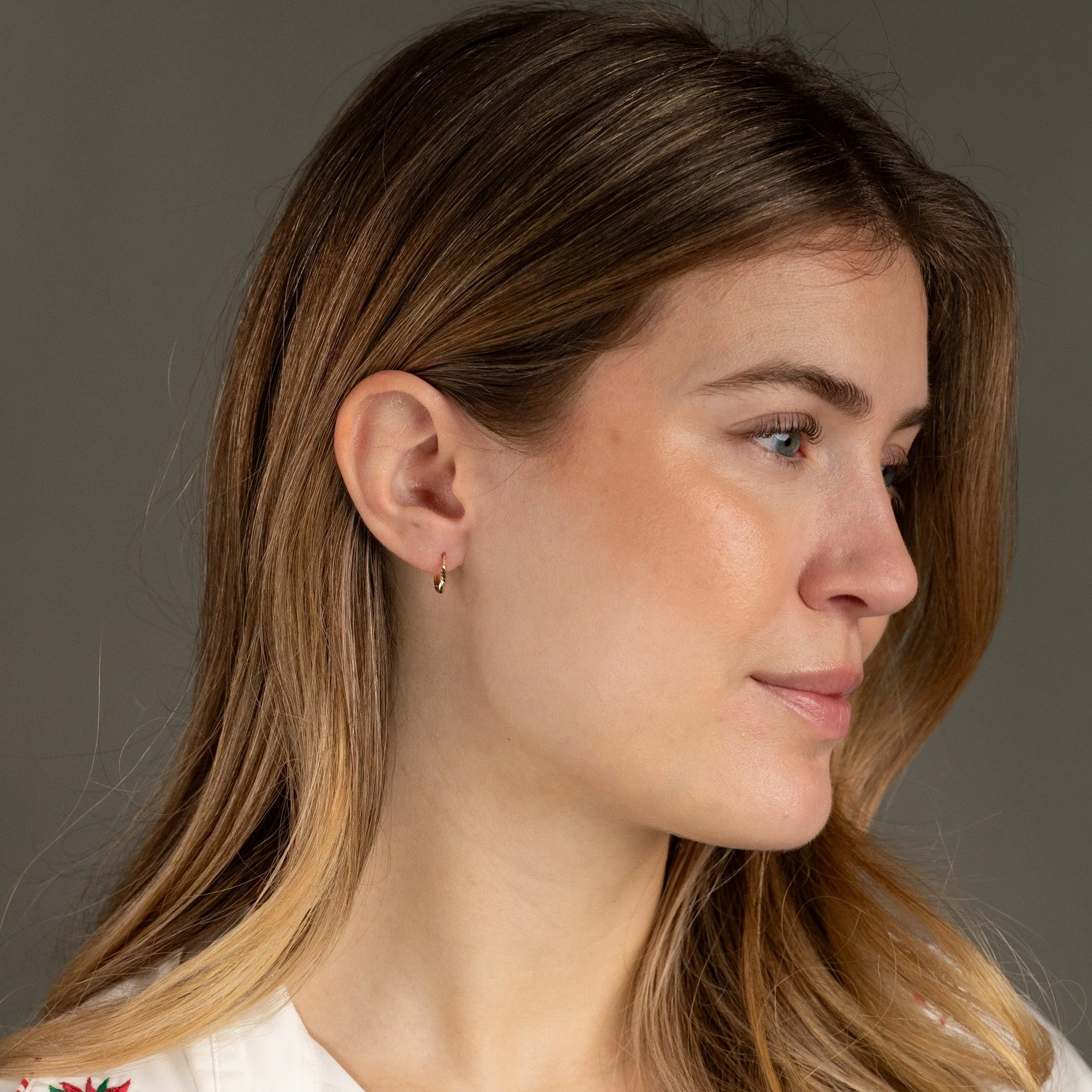 DINA SOLID GOLD EARRING - Image 7